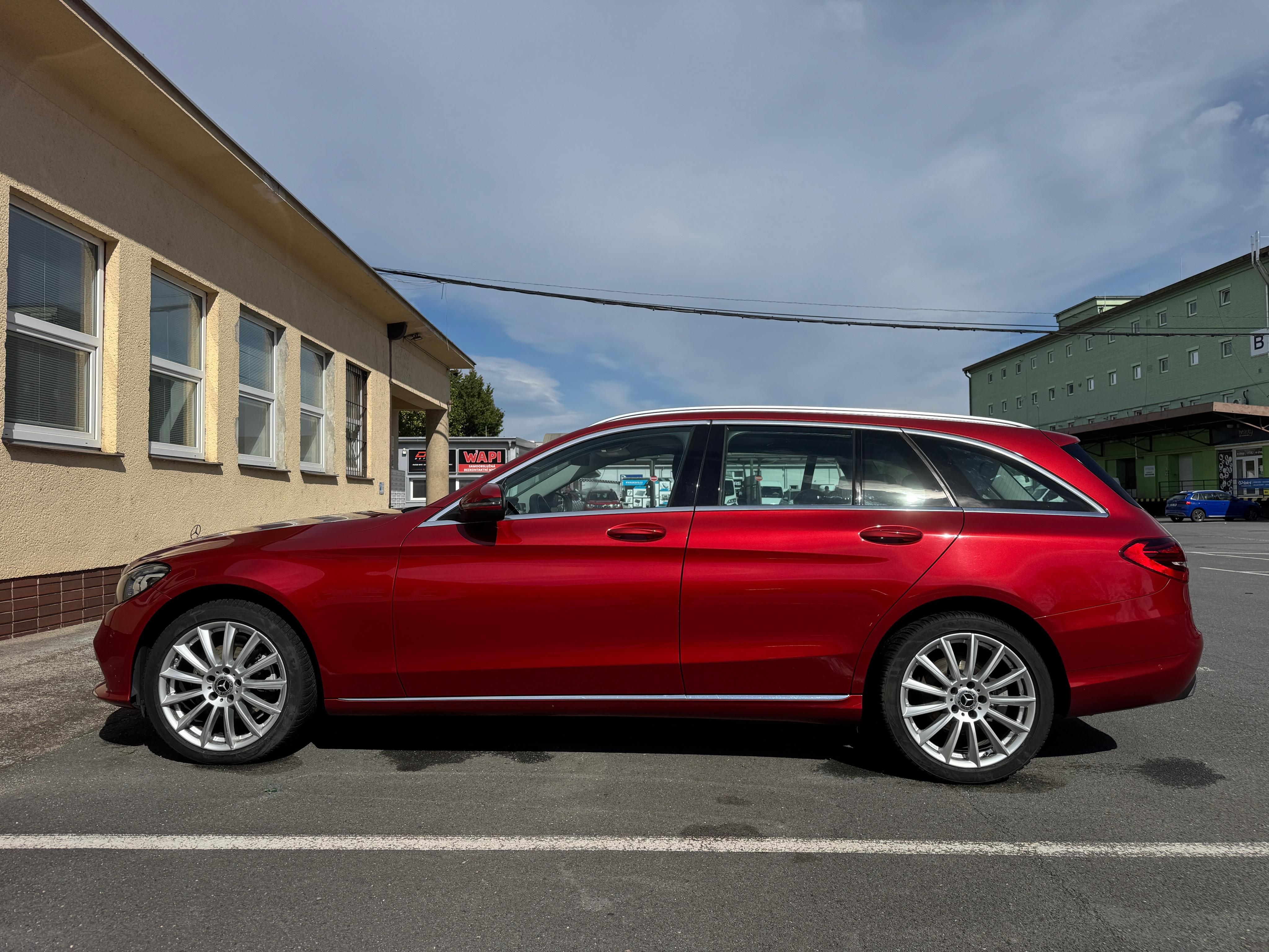 Mercedes-Benz Třídy C, Mercedes-Benz C220 4 matic - fotka 2