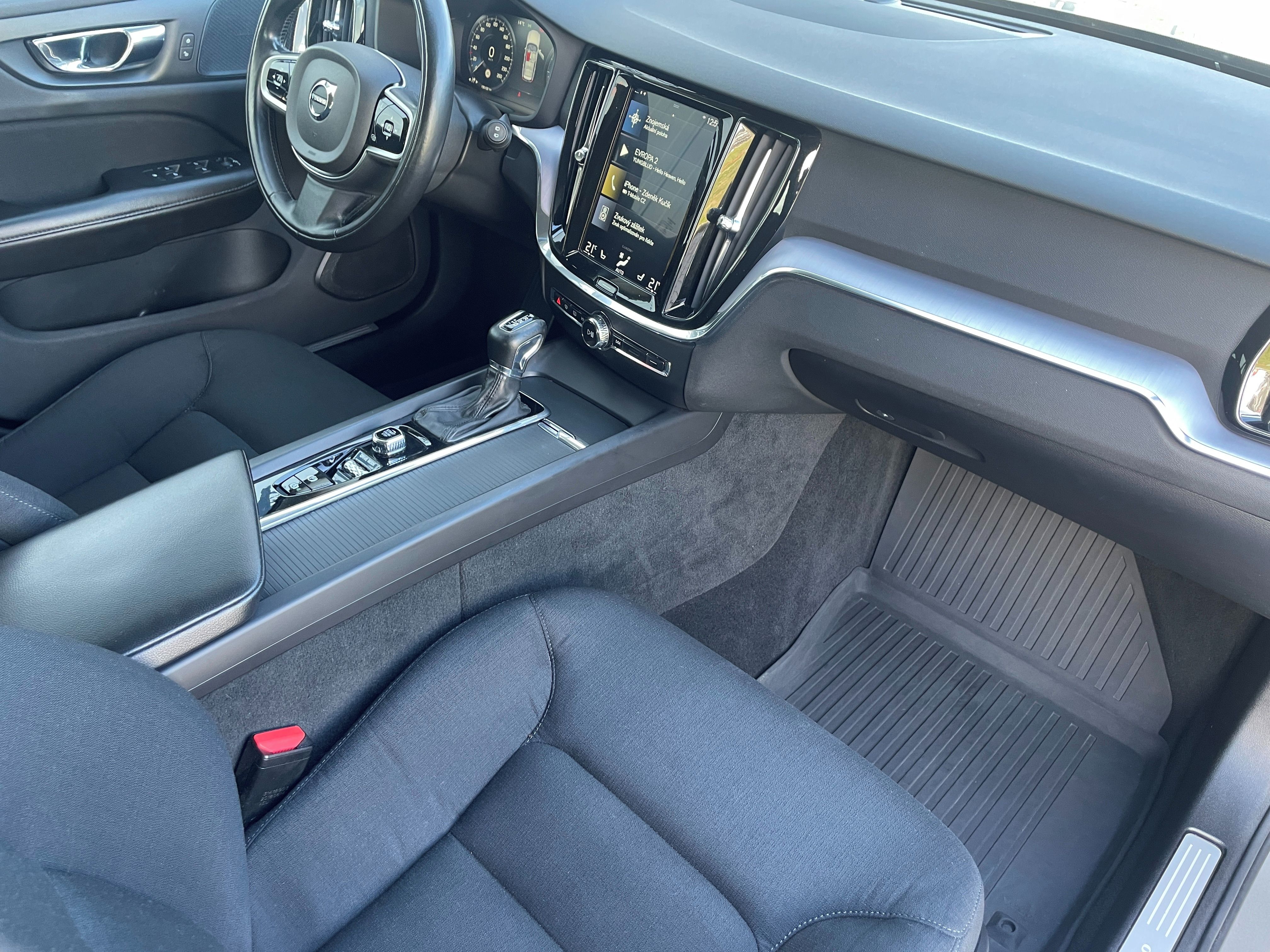 Volvo V60, D3 MOMENTUM Aut. - fotka 6