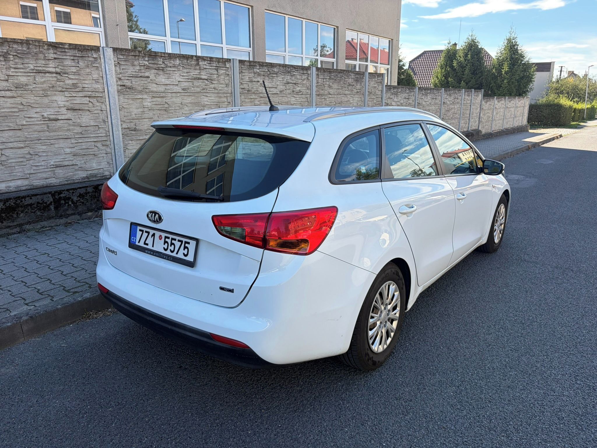 Kia Cee´d, 1.4 CRDi kombi - fotka 4