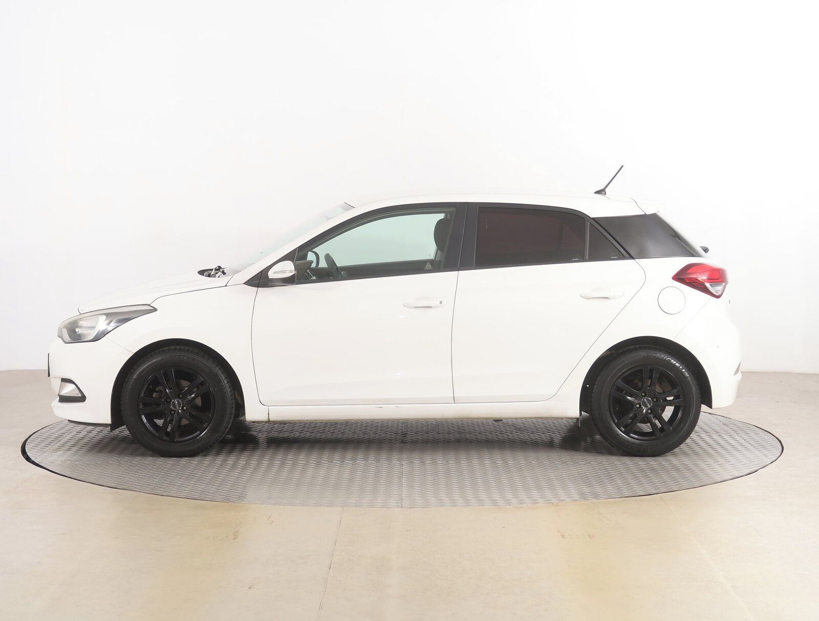 Hyundai i20, 1.2, Serv.kniha - fotka 3