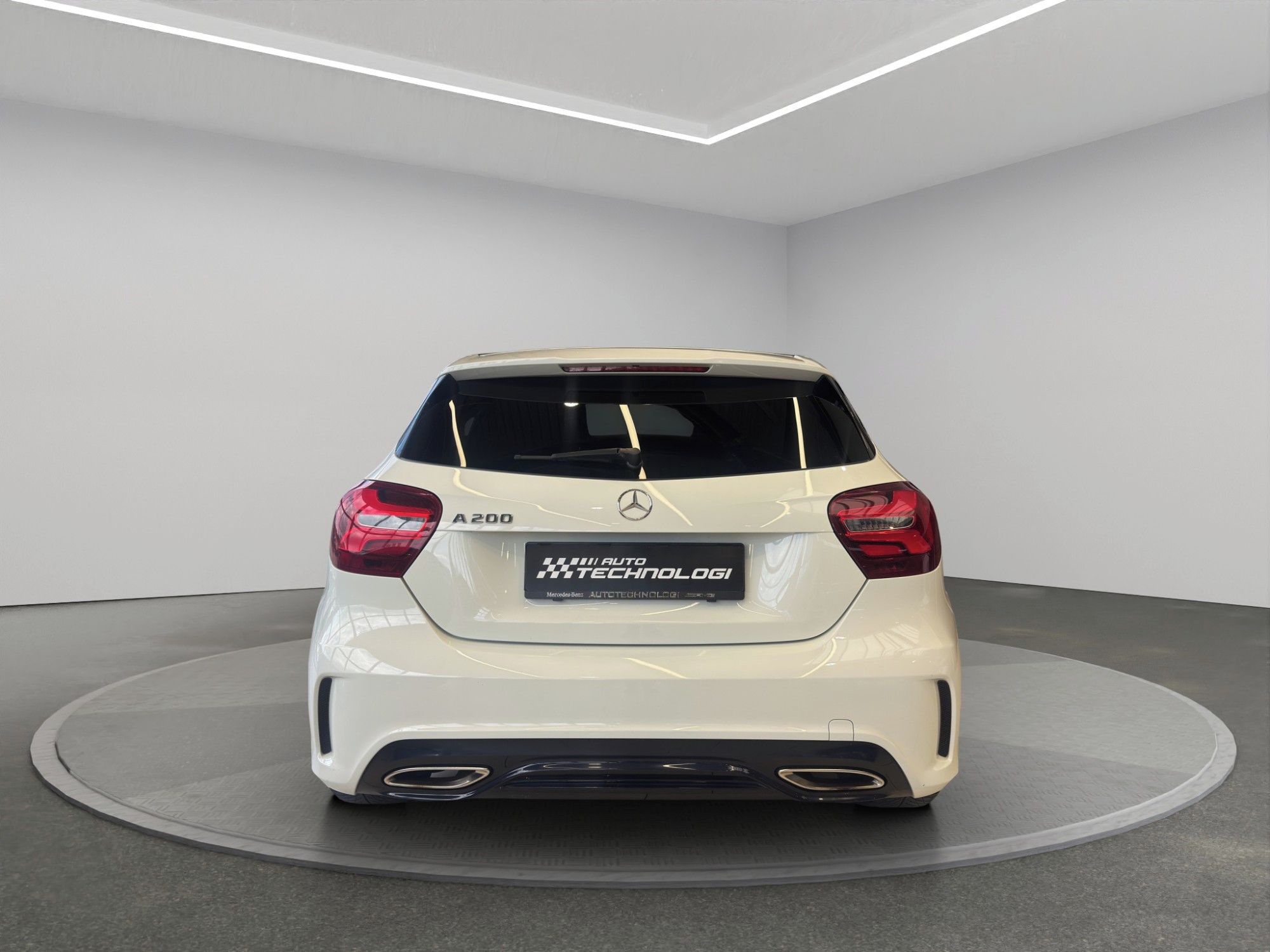 Mercedes-Benz Třídy A, 200 AMG Line - fotka 6