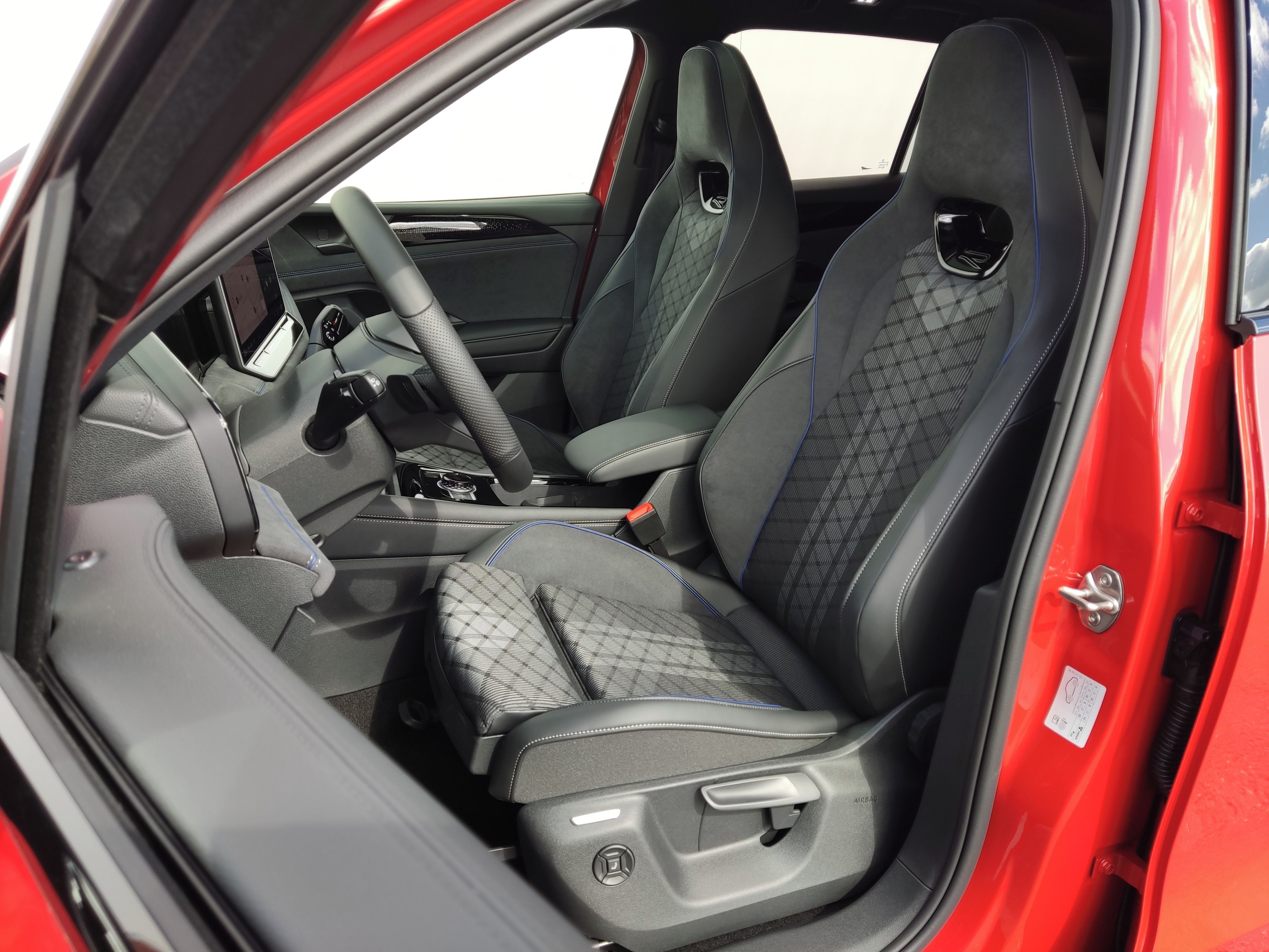 Volkswagen Tiguan, TSI PHEV 200 kW R-Line People - fotka 6