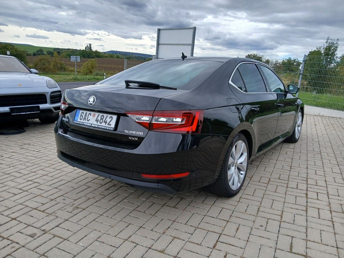 Škoda Superb, 2,0 TDI 4x4 Laurin & Klement - fotka 5