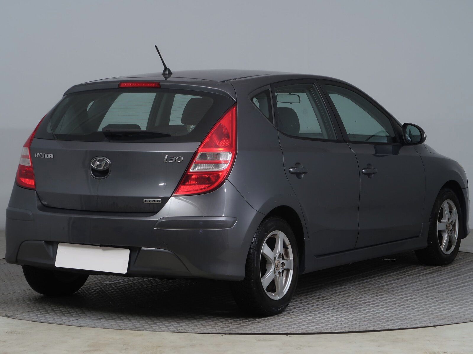 Hyundai i30, 1.6 CRDi, Klima, rezervace - fotka 5