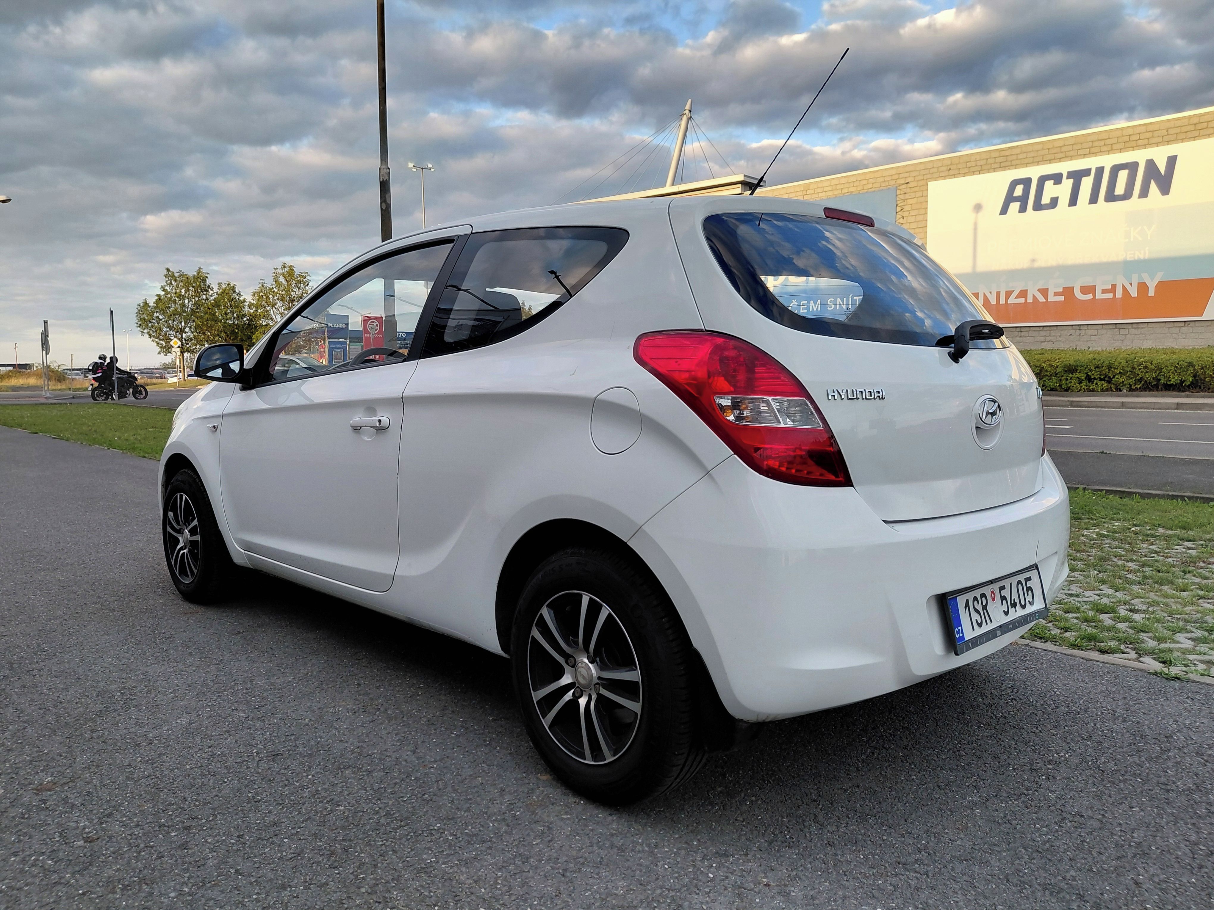Hyundai i20, 1.4i 73KW SPOLEHLIVÉ AUTO!! - fotka 5
