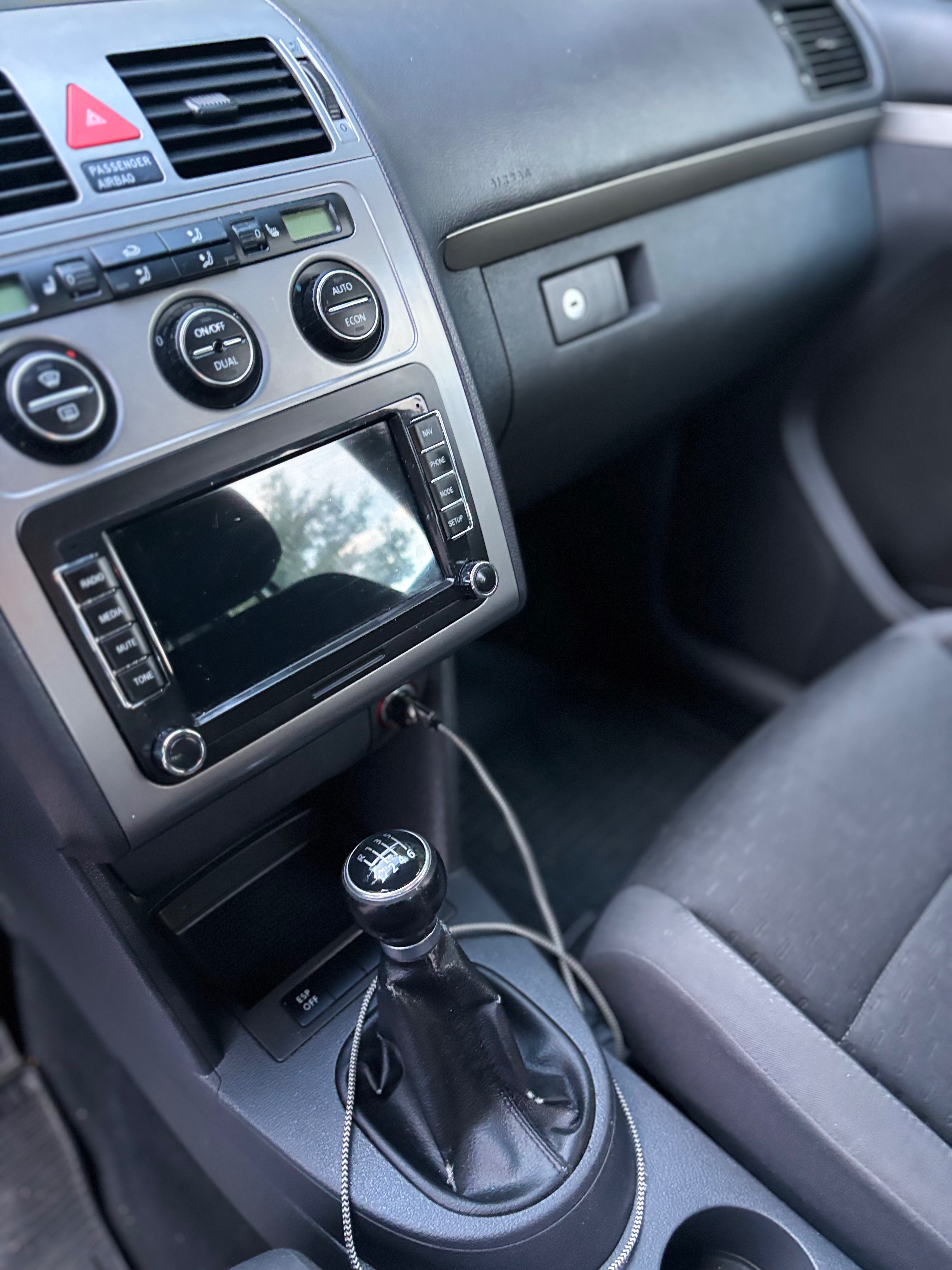 Volkswagen Touran - fotka 4