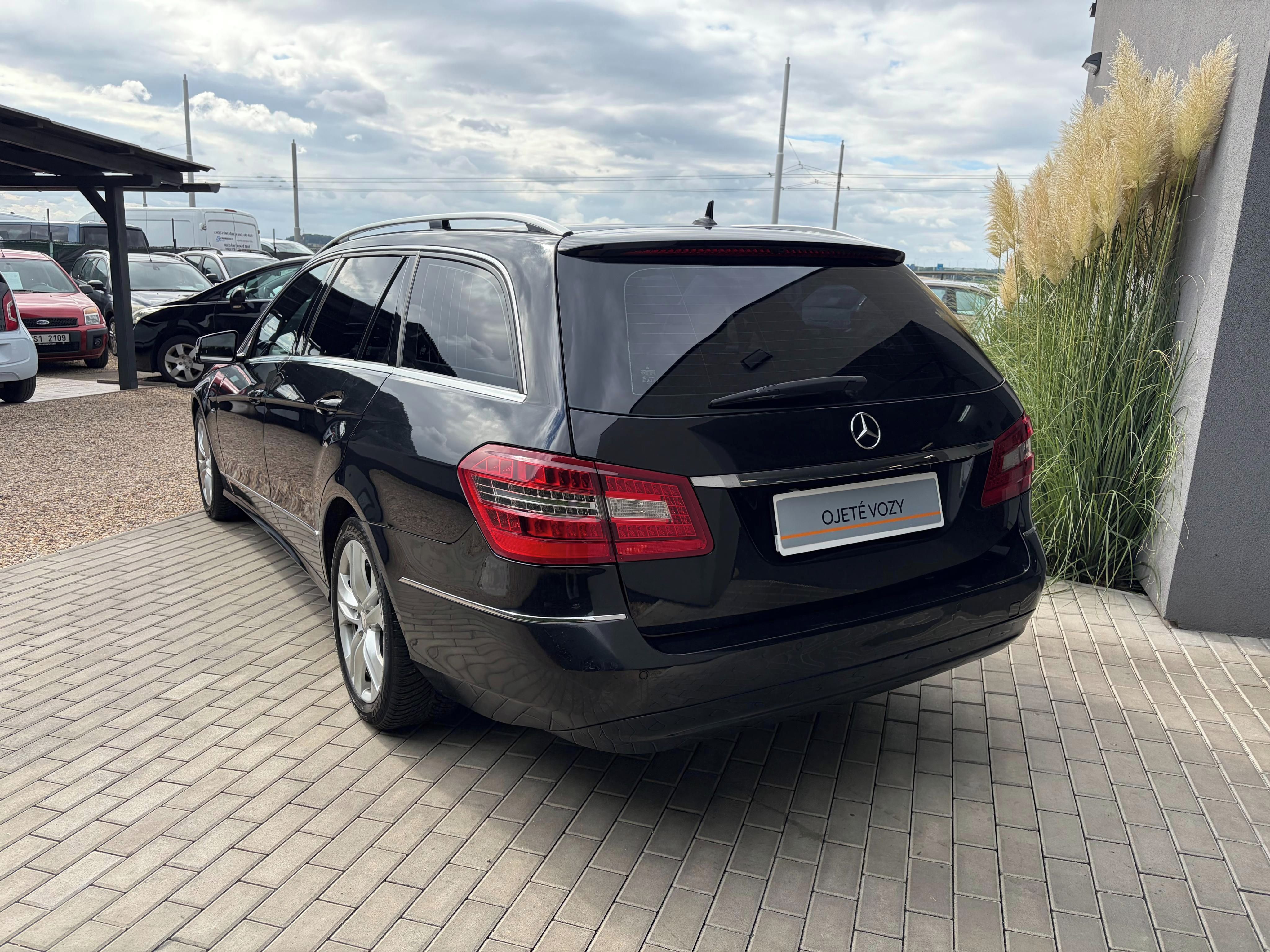 Mercedes-Benz Třídy E, 220 CDI 125kW Avantgarde Nivo - fotka 5