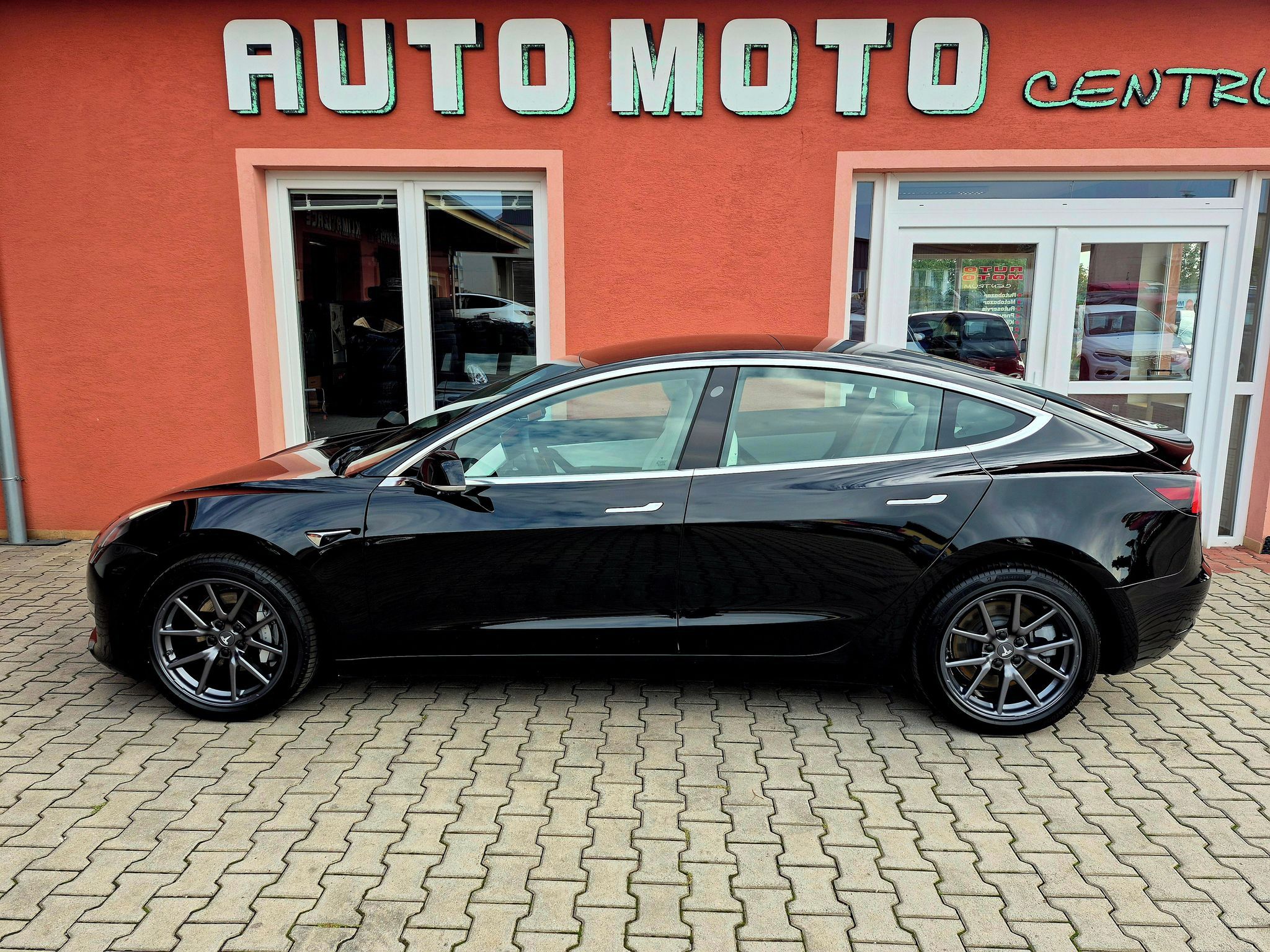 Tesla Model 3, L.R.D. Motor - 366 kW DPH SOH - fotka 2