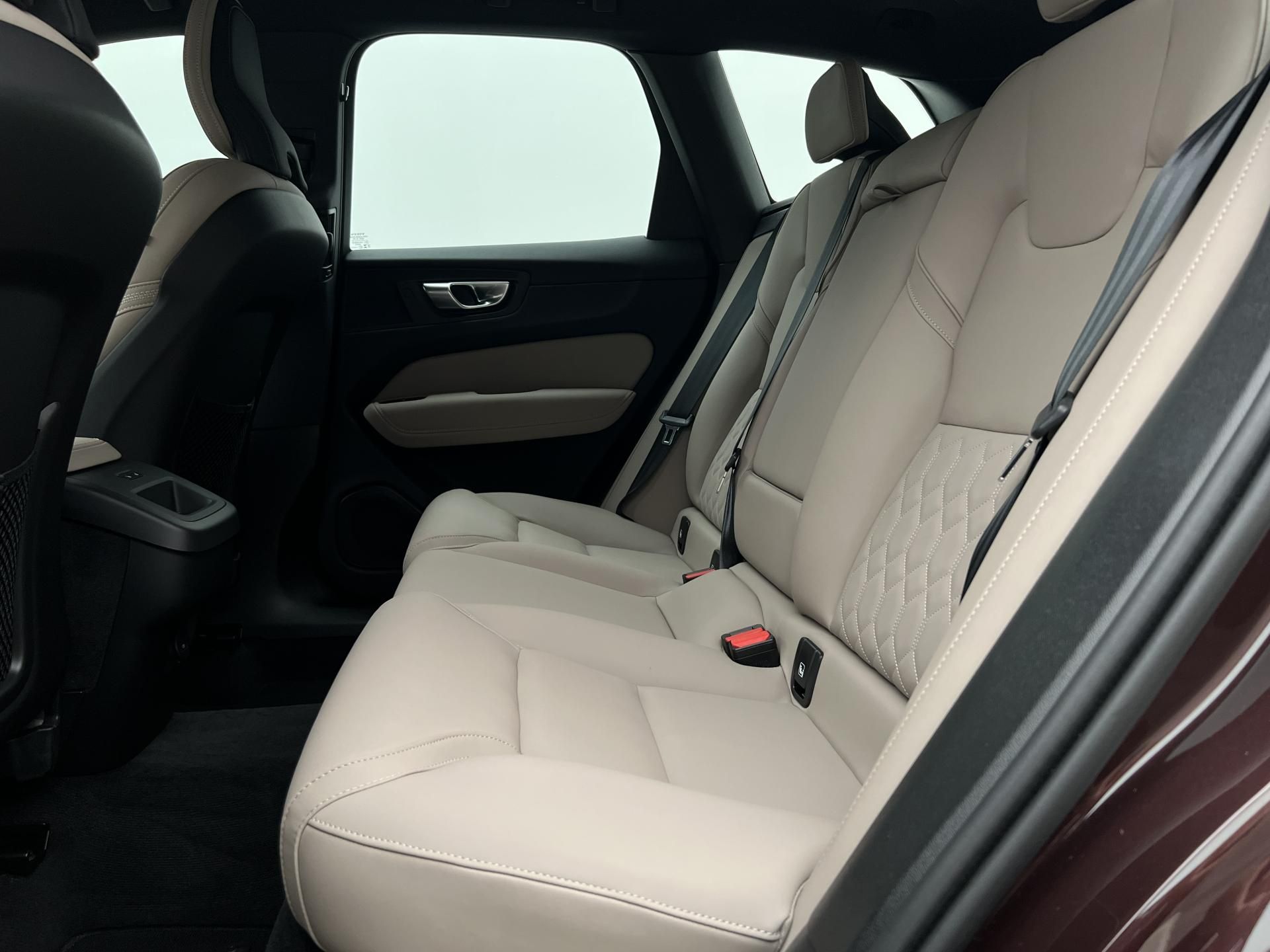 Volvo XC60, B5 AWD DARK PLUS RECHARGE CZ - fotka 6