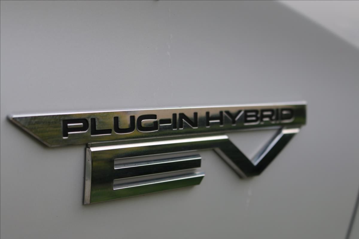 Mitsubishi Outlander, 2,4 PHEV, 7míst, Tažné - fotka 5