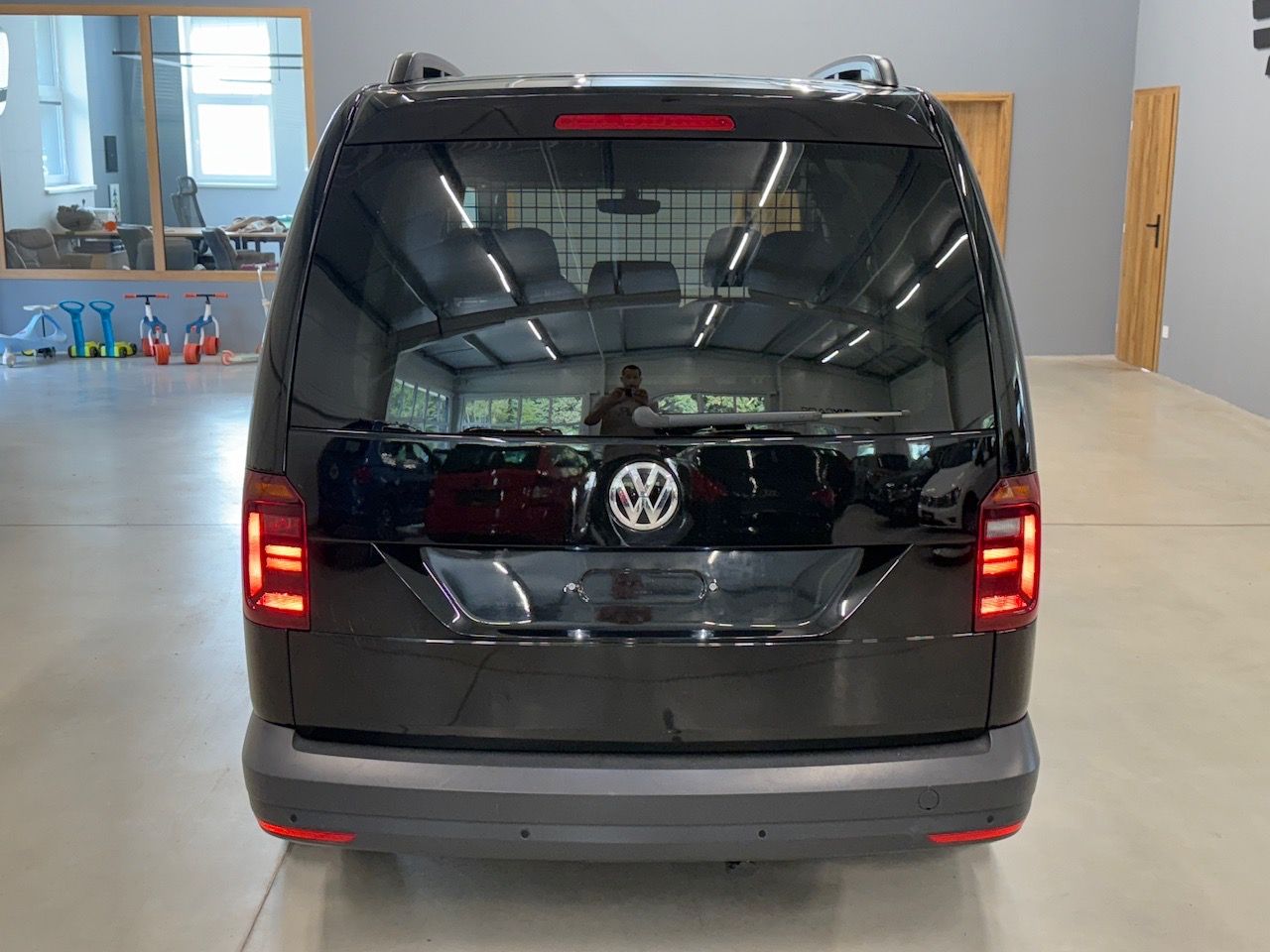 Volkswagen Caddy, Maxi 2.0TDI, BI-XENON, NAVI - fotka 6