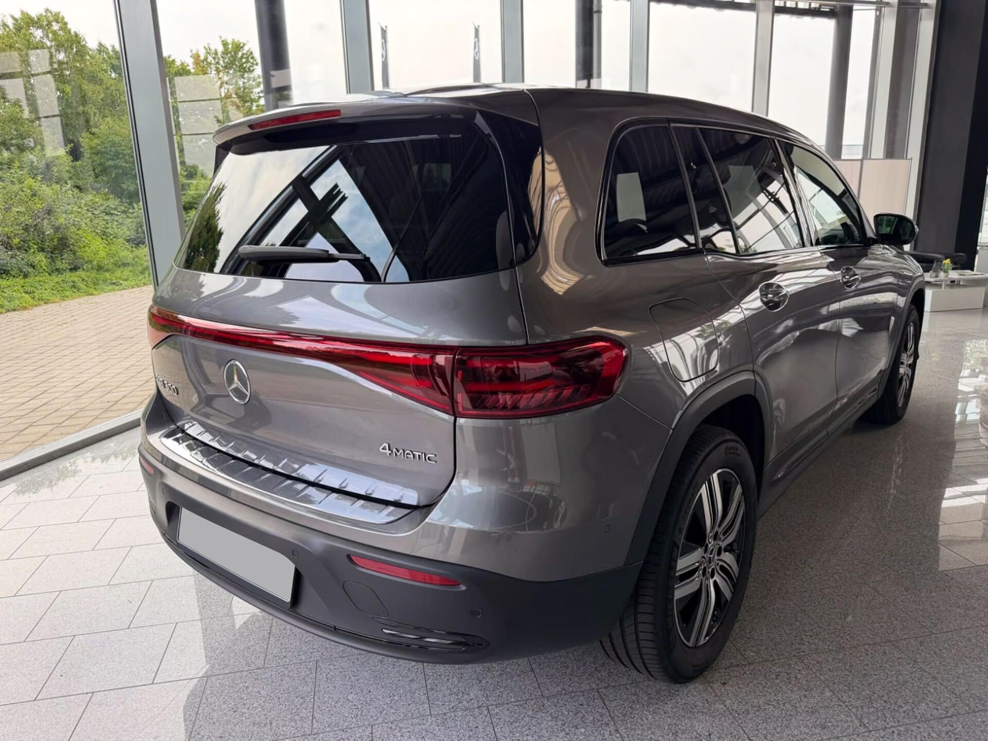 Mercedes-Benz EQB, 300 4M 360 Burmester Distronic - fotka 4