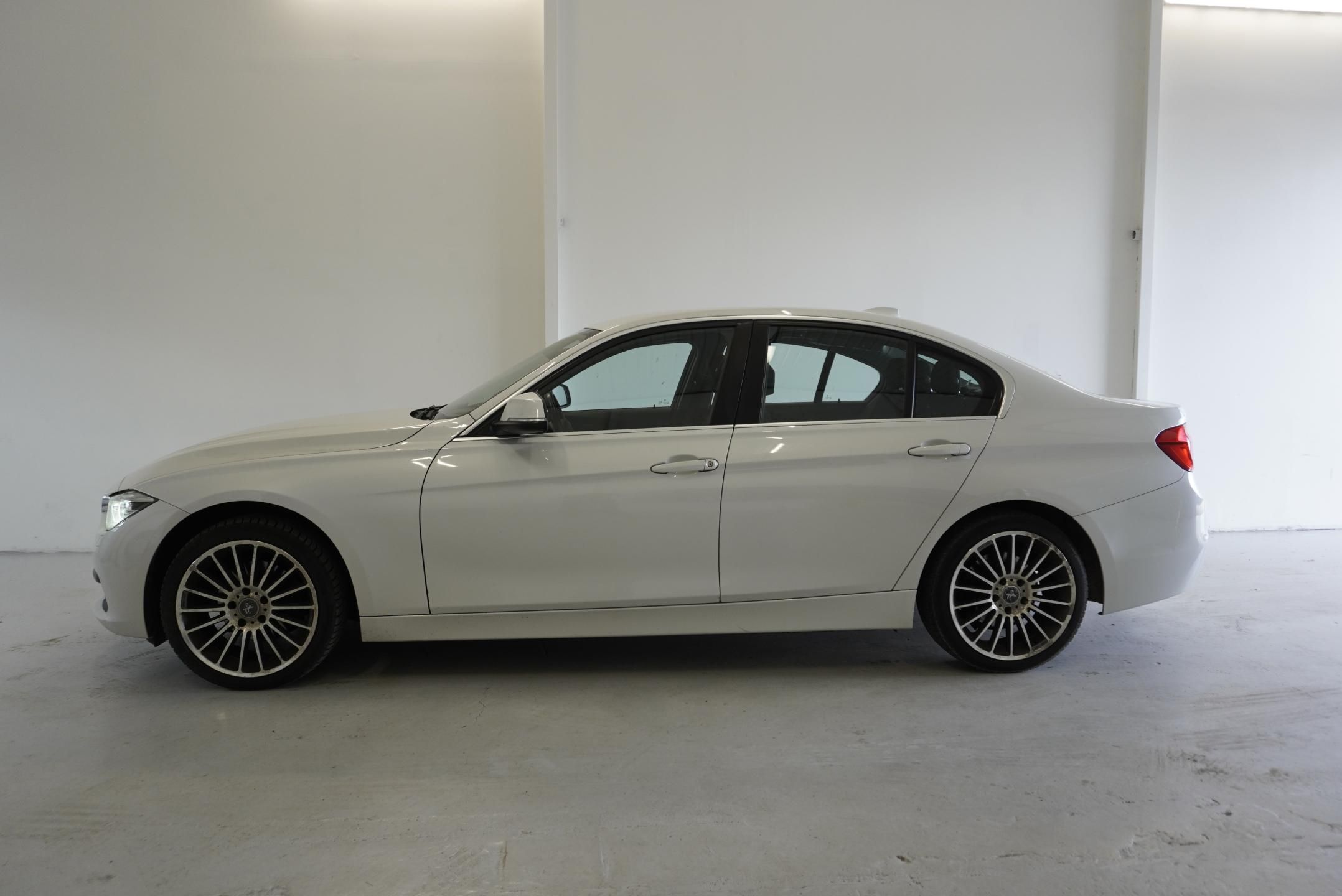BMW Řada 3, 320i 135kW AUTOMAT - fotka 6