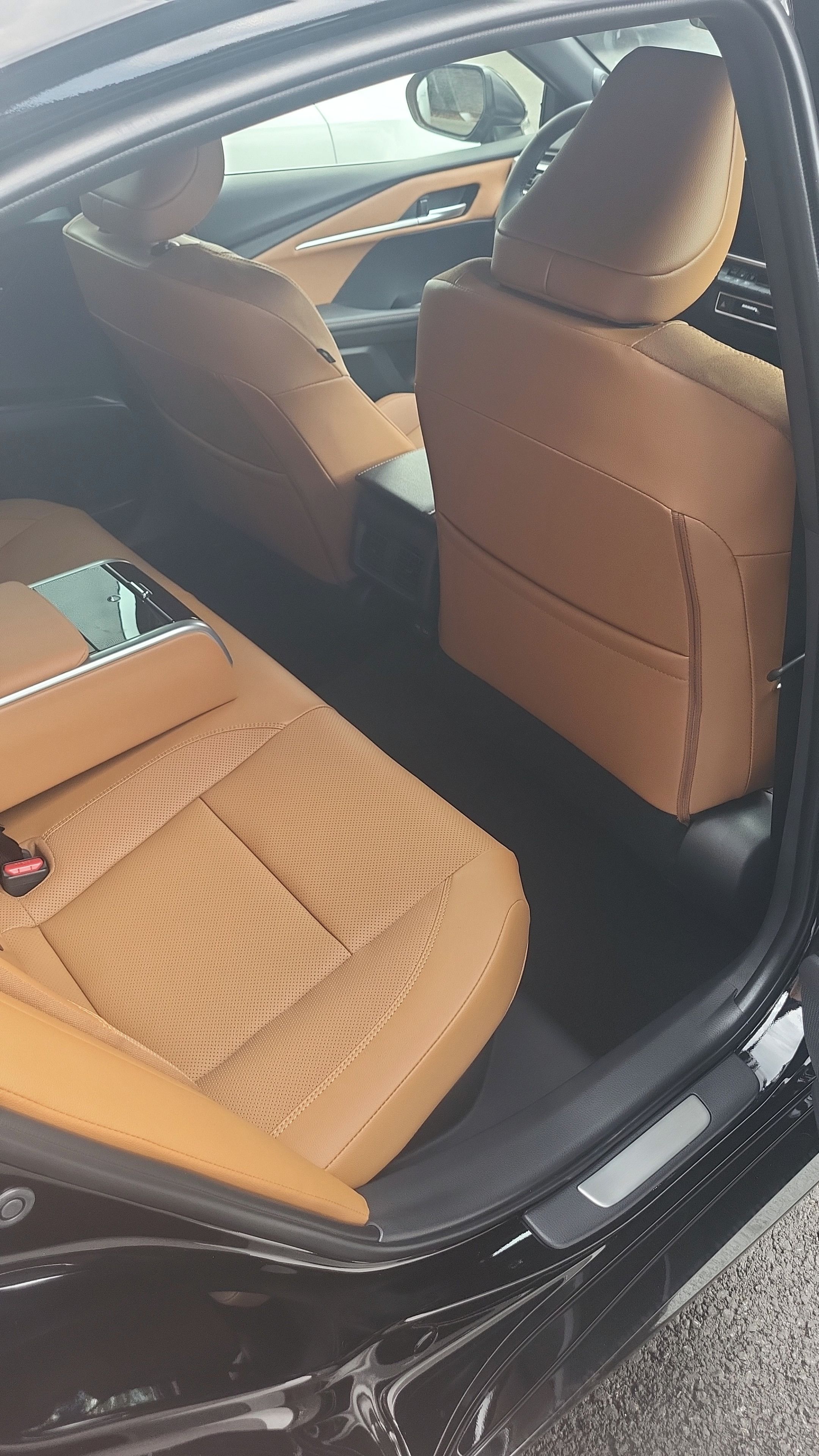 Toyota Camry, 2.5 Hybrid Executive (VIP) - fotka 2