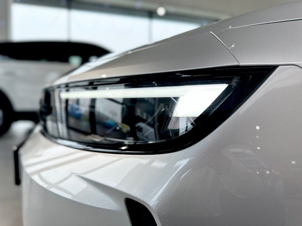 Opel Astra, Elegance 1,6Turbo PHEV AT8 - fotka 4