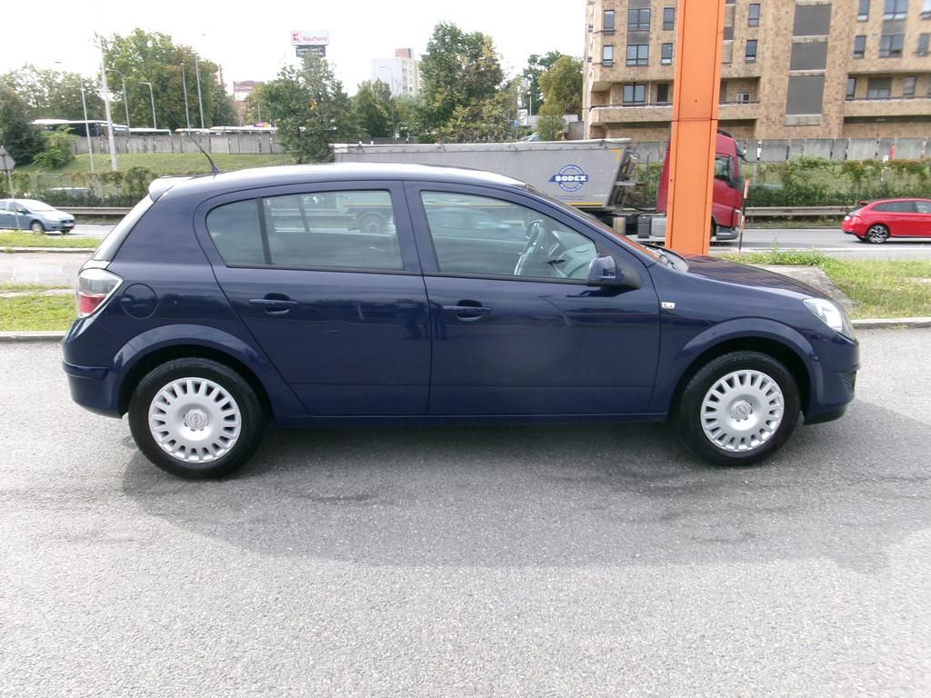 Opel Astra, 1.6i KOUPENO ČR, 96 000 KM - fotka 5