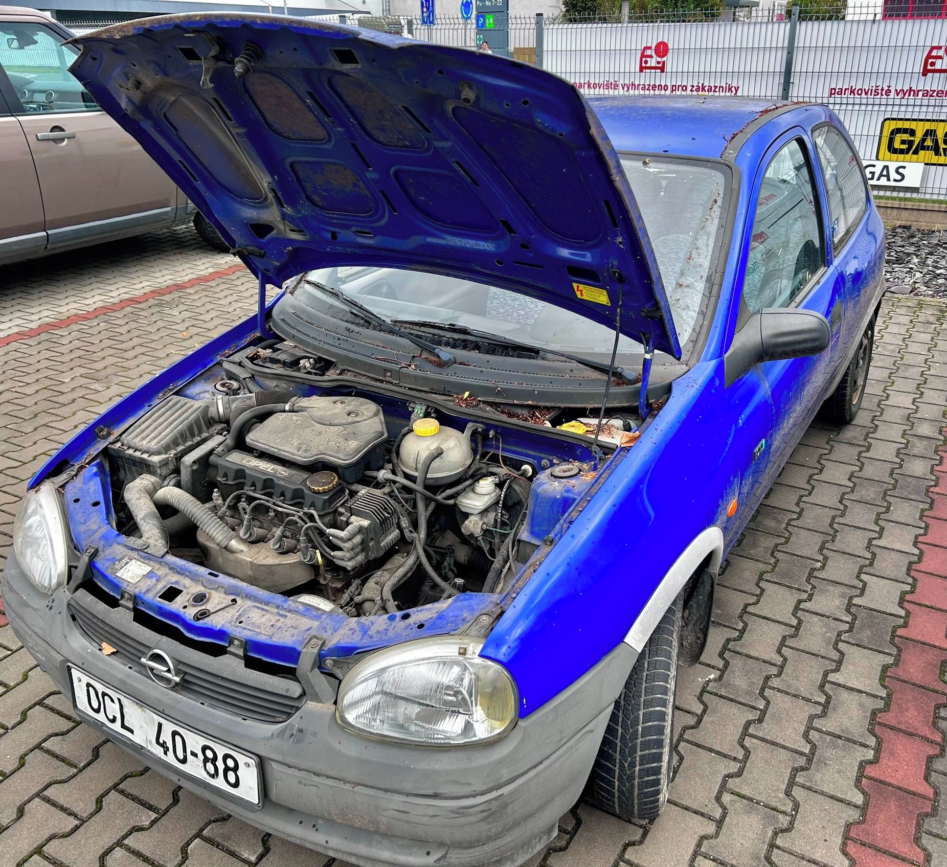 Opel Corsa, 1,2 benzin, servisováno - fotka 4