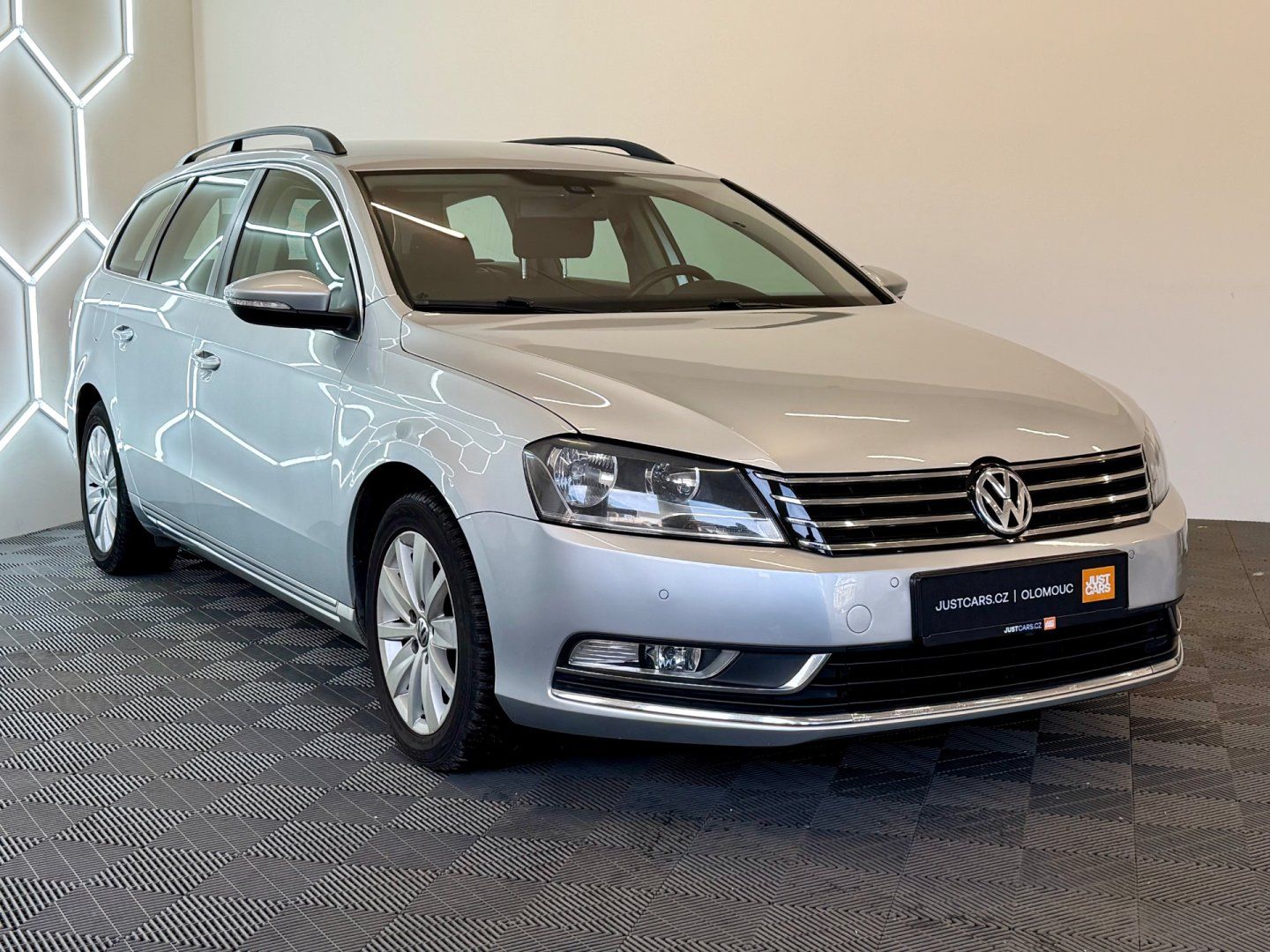 Volkswagen Passat, 1.6 TDI, 77kW, BlueMotion, - fotka 3