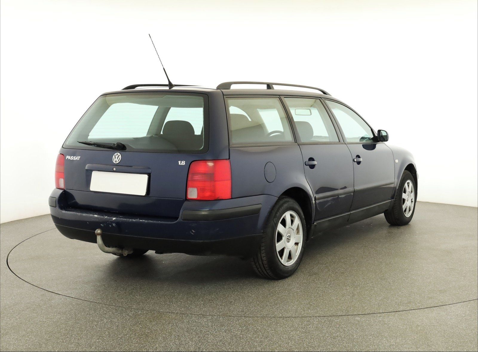 Volkswagen Passat, 1.8, po STK, Tažné, Klima - fotka 5