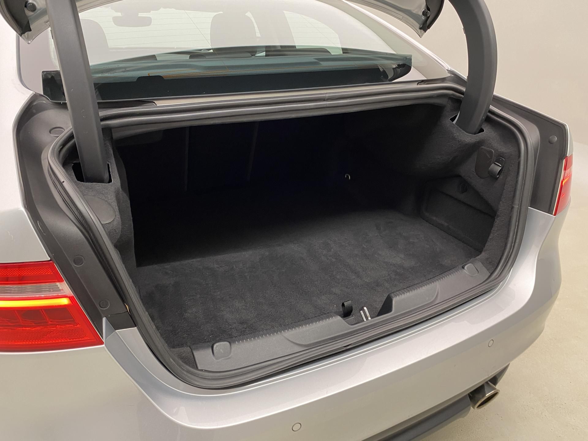 Jaguar XE, 30t 221kW AWD AUT CZ - fotka 6