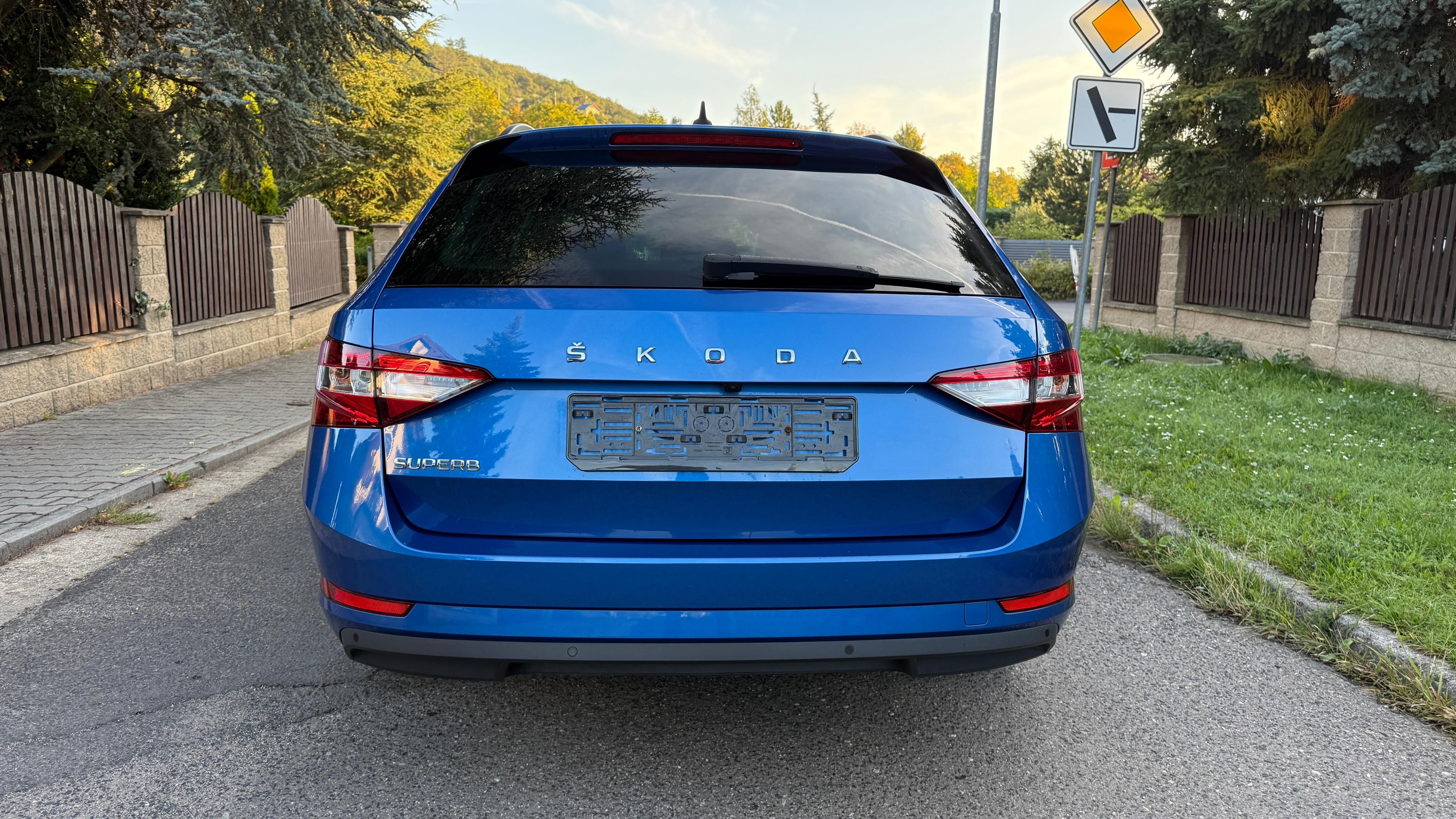 Škoda Superb, 2.0 TDi 126 tis km, tažné, pan - fotka 5