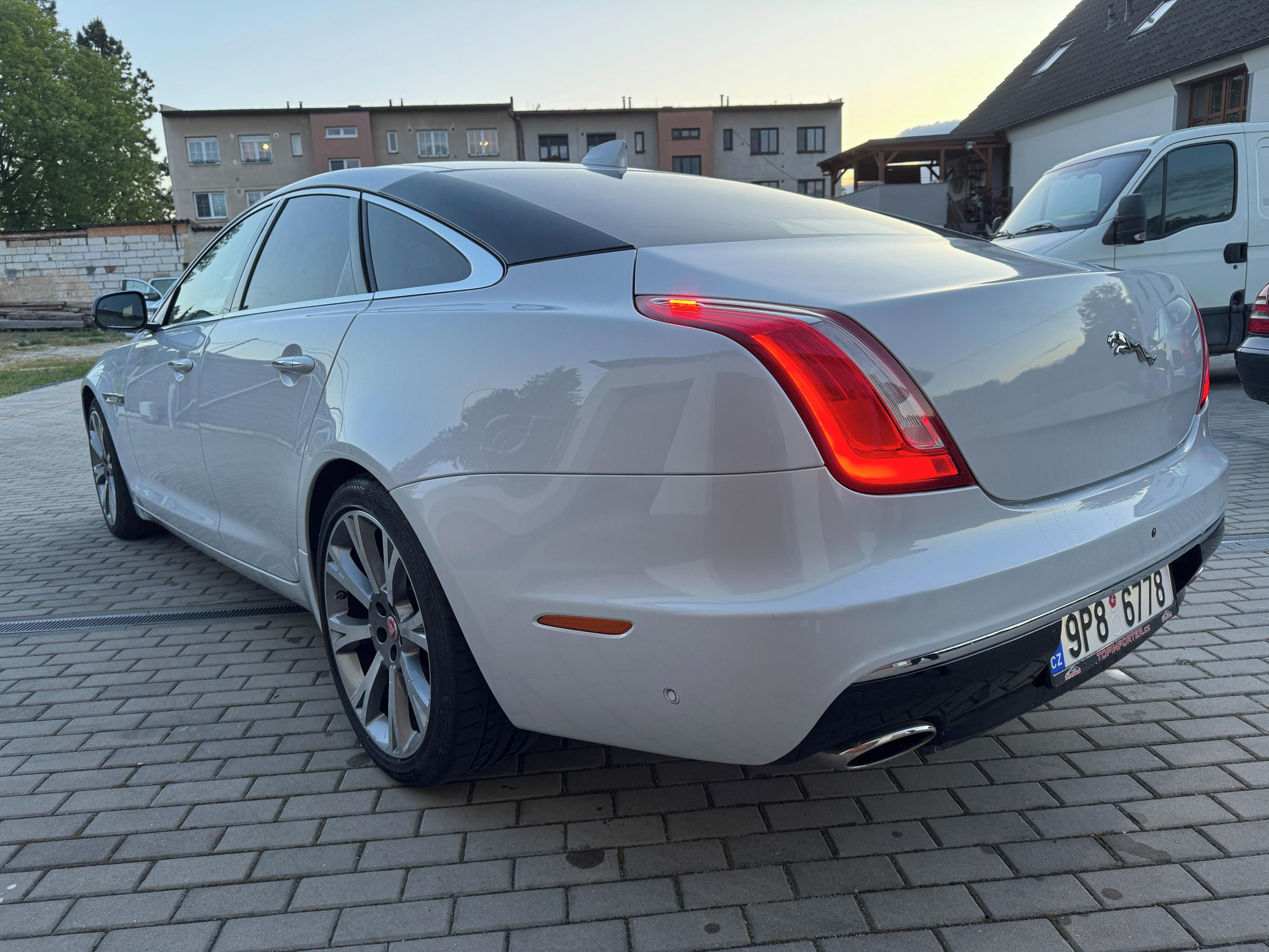 Jaguar XJ - fotka 5