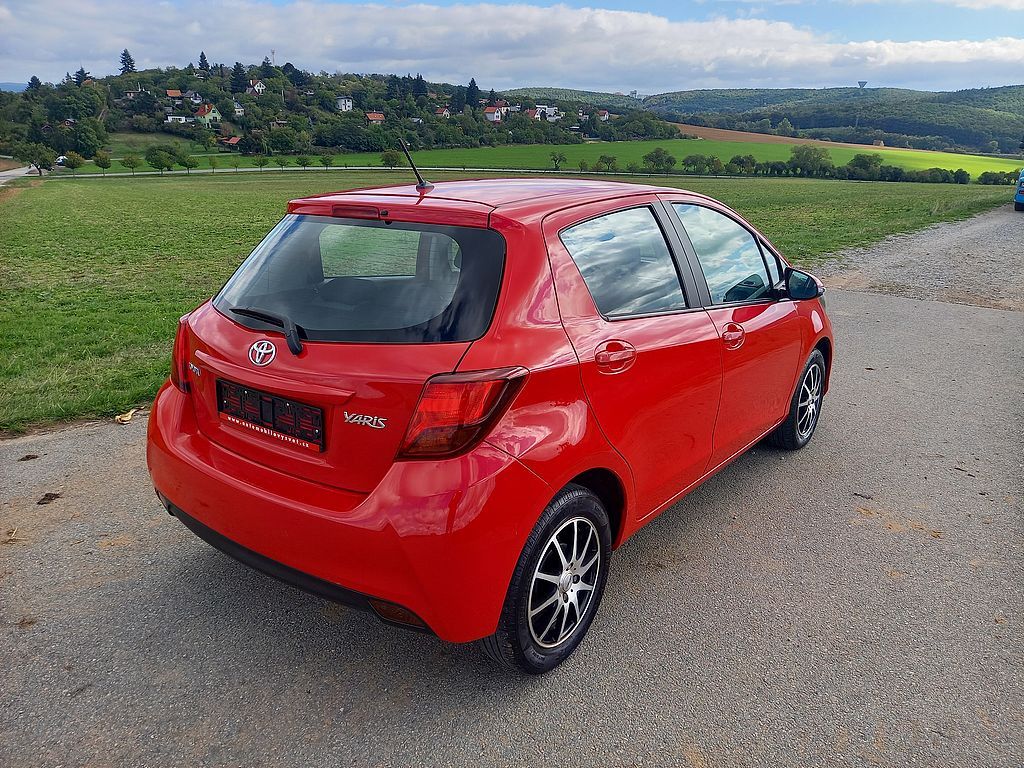 Toyota Yaris, 1.3VTI automat 1.majitel ČR - fotka 3