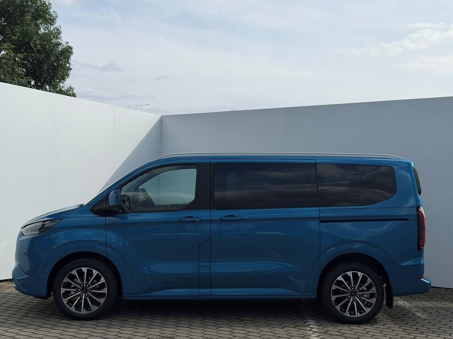 Ford Tourneo Custom, 2,5 Duratec Hybrid (PHEV) 171 - fotka 2