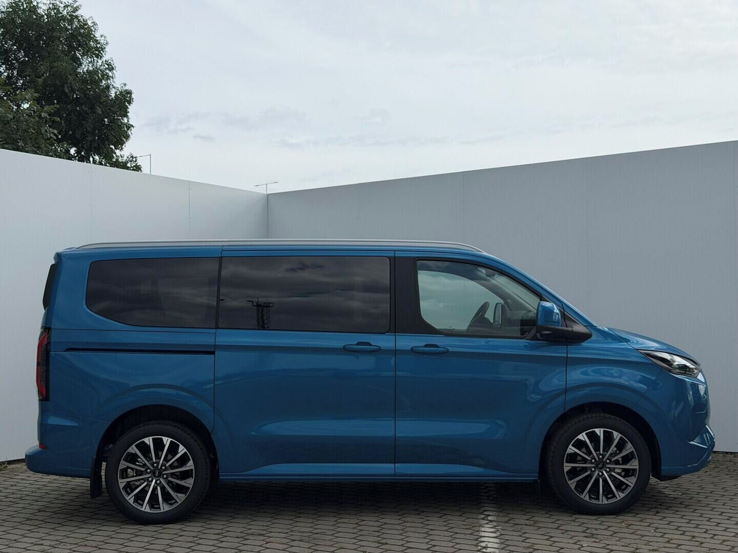 Ford Tourneo Custom, 2,5 Duratec Hybrid (PHEV) 171 - fotka 6