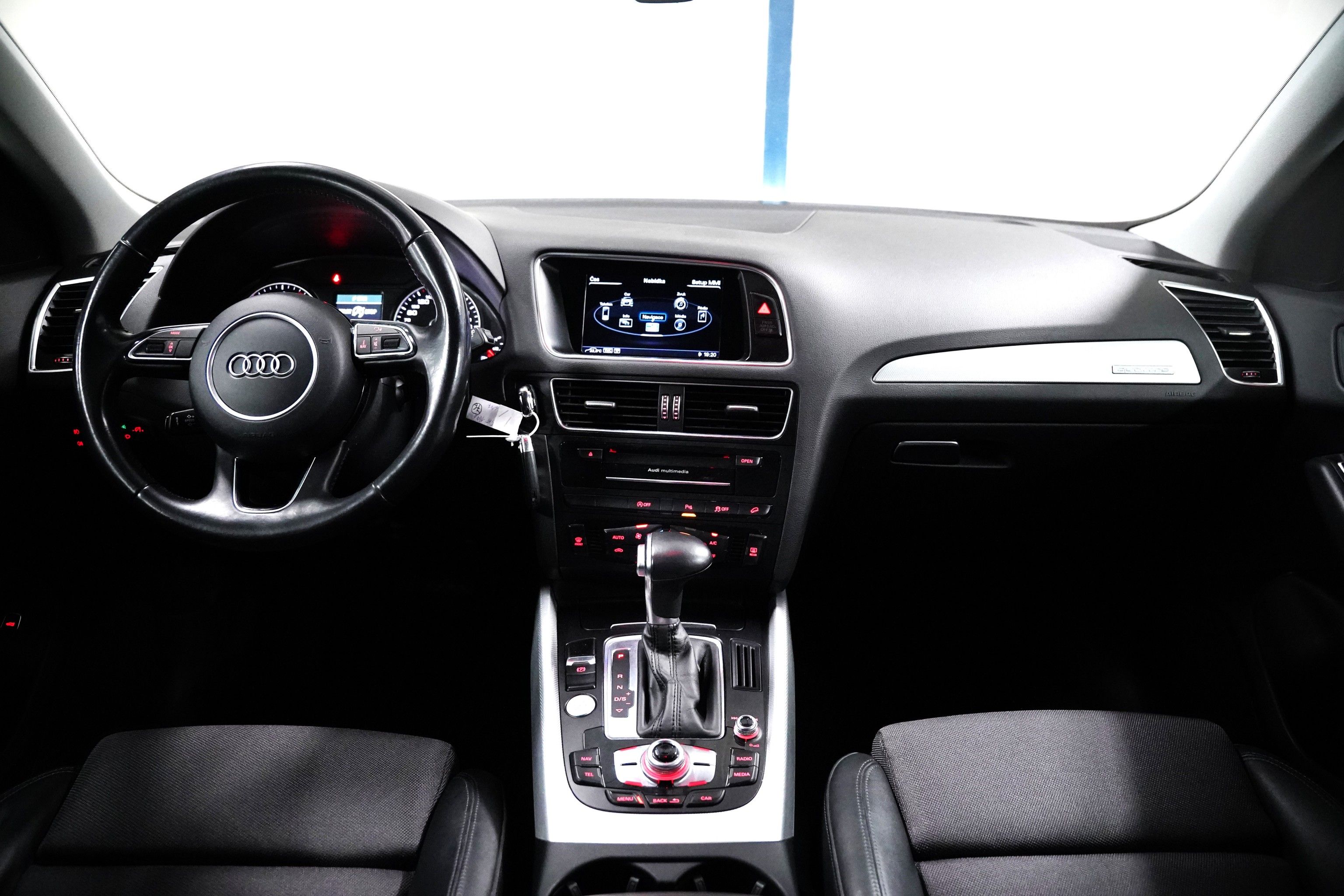 Audi Q5, 2.0 TDI 140 kW Quattro - fotka 5