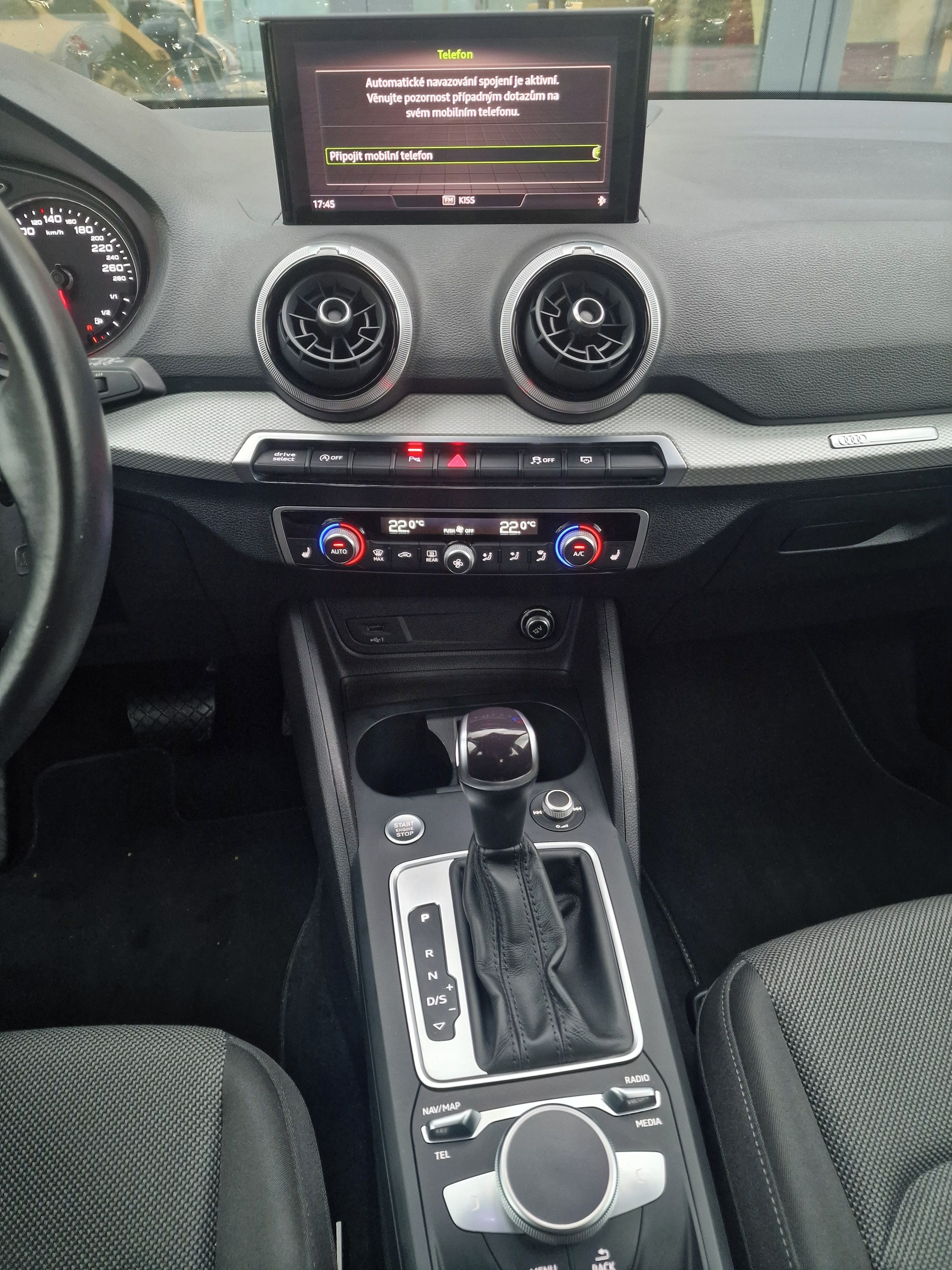 Audi Q2, S-line 1.5 TSI 110 kW DSG - fotka 5