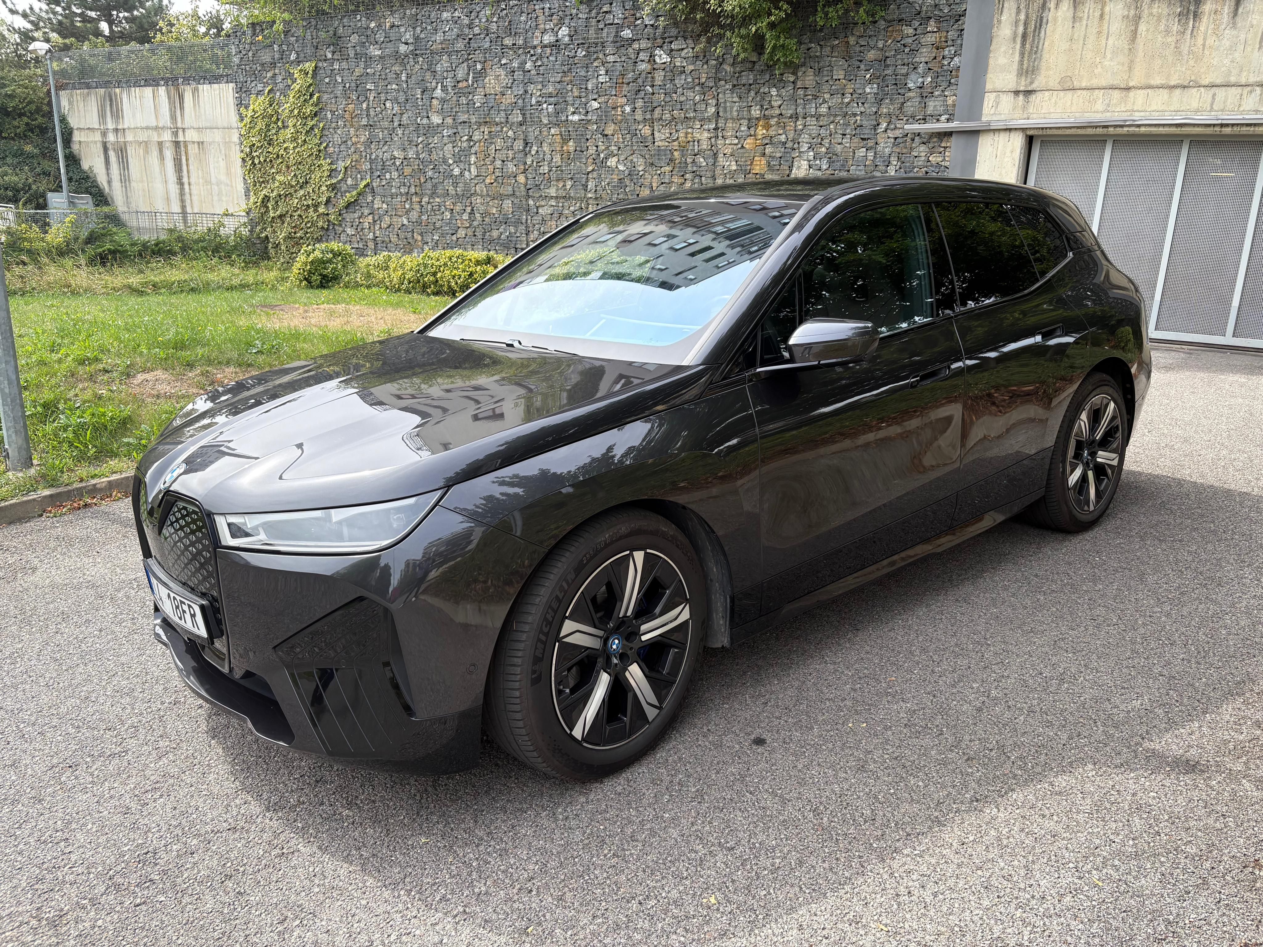 BMW iX, xDrive40 71 kWh TOPSTAV - fotka 2