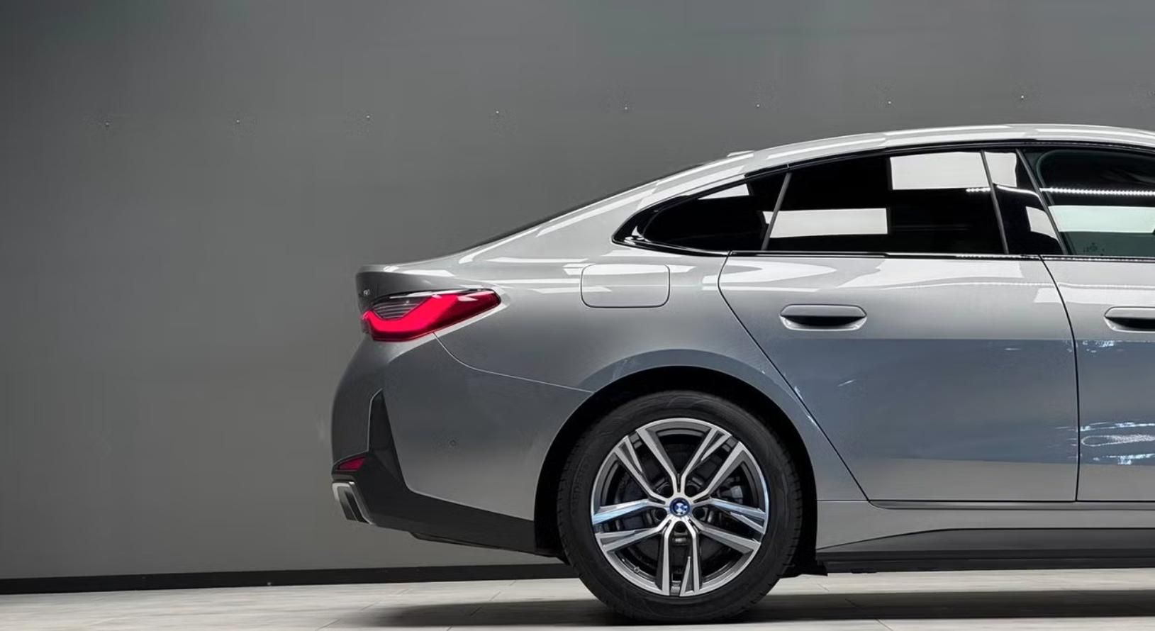 BMW i4, eDrive40 GC SoH 95% Bílý in. - fotka 6