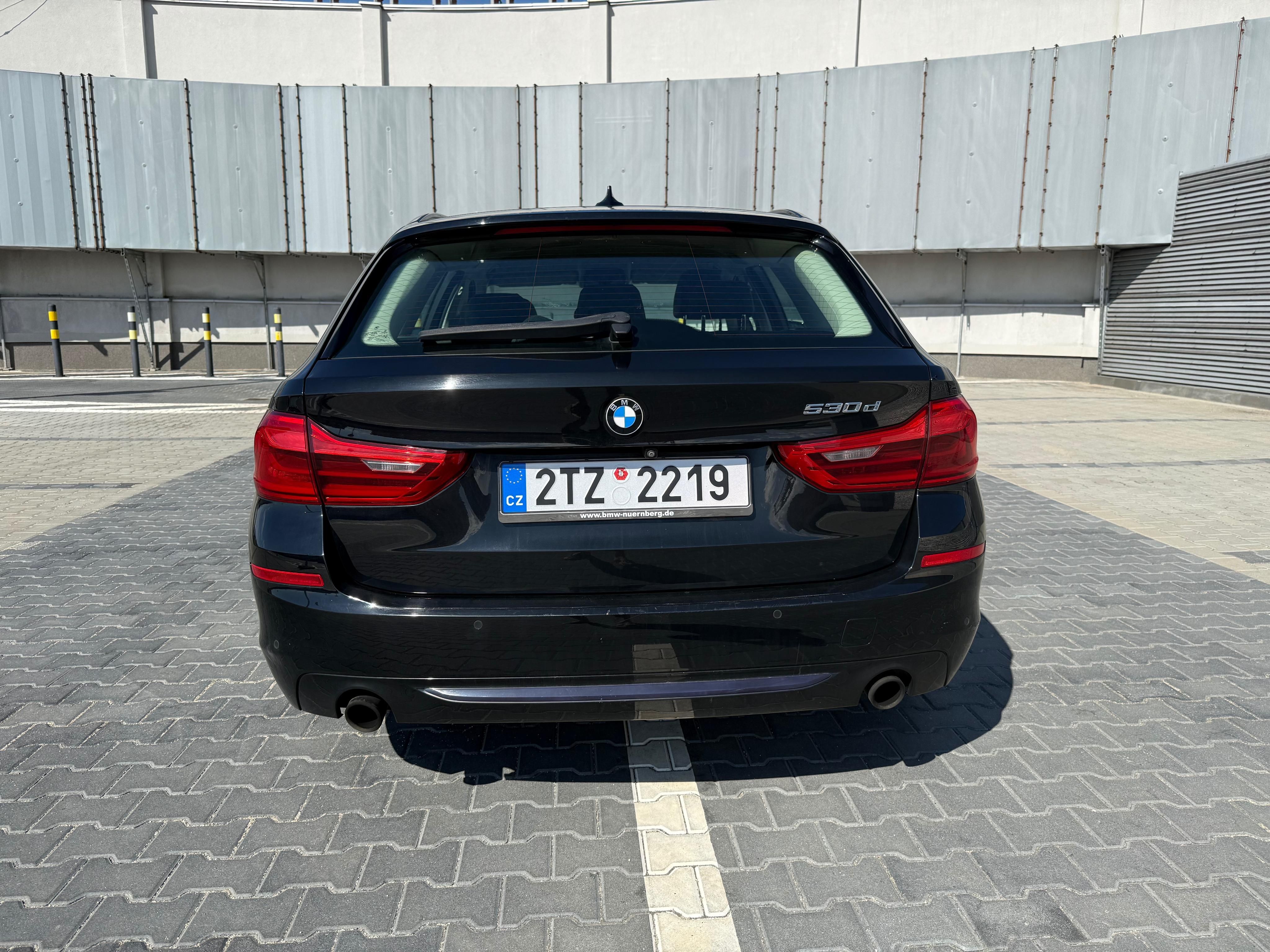 BMW Řada 5, 530d - fotka 6