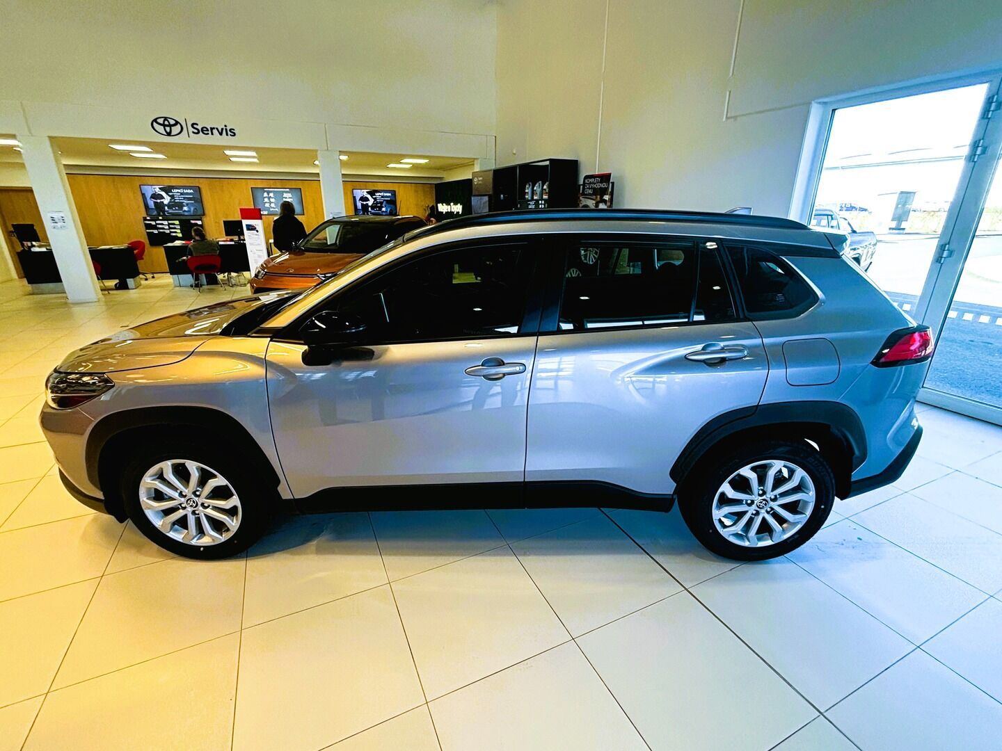 Toyota Corolla Cross, 1,8  Comfort - fotka 4