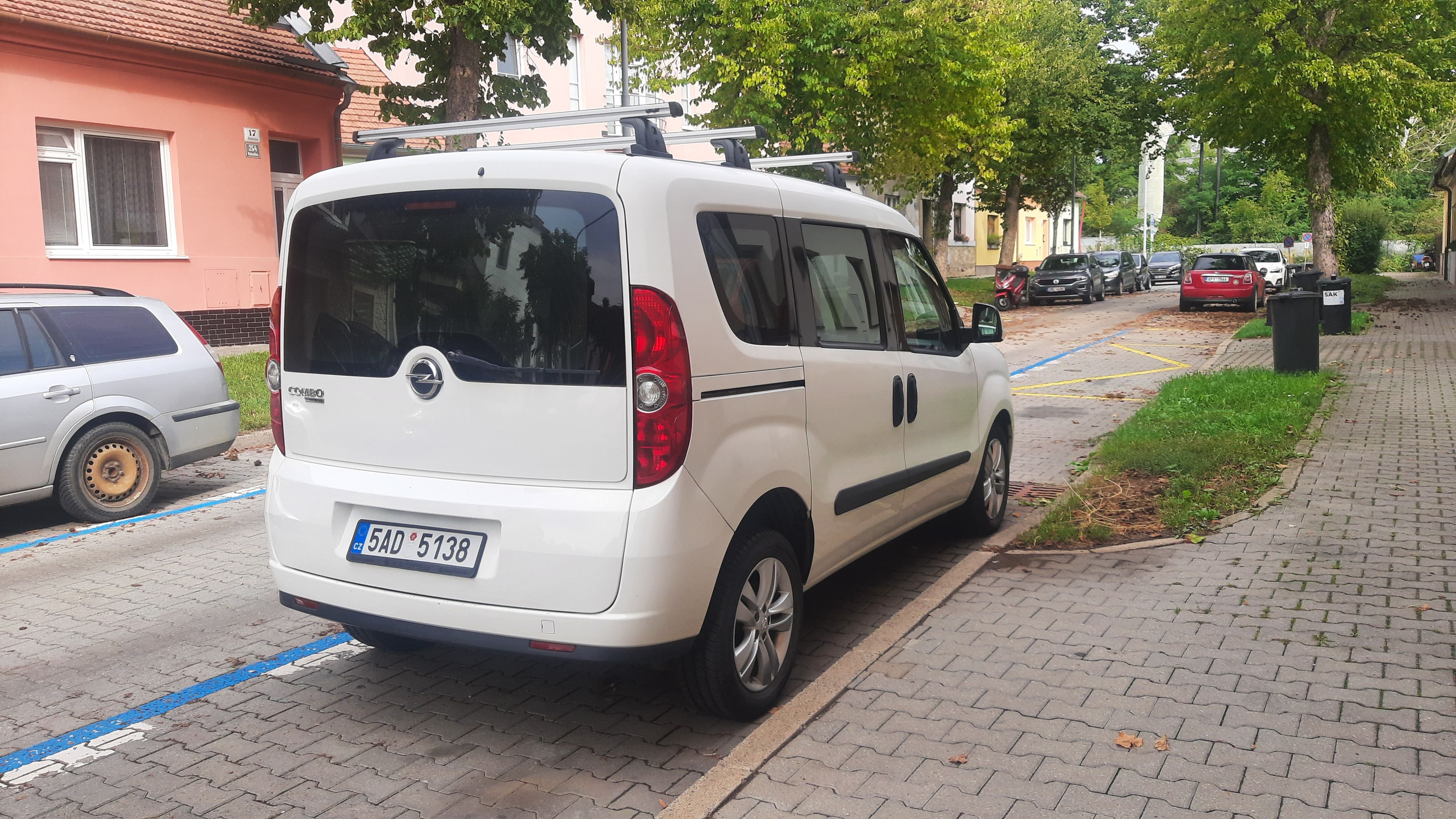 Opel Combo, Tour Cosmo 1.6 CDTi, CZ, DPH - fotka 5