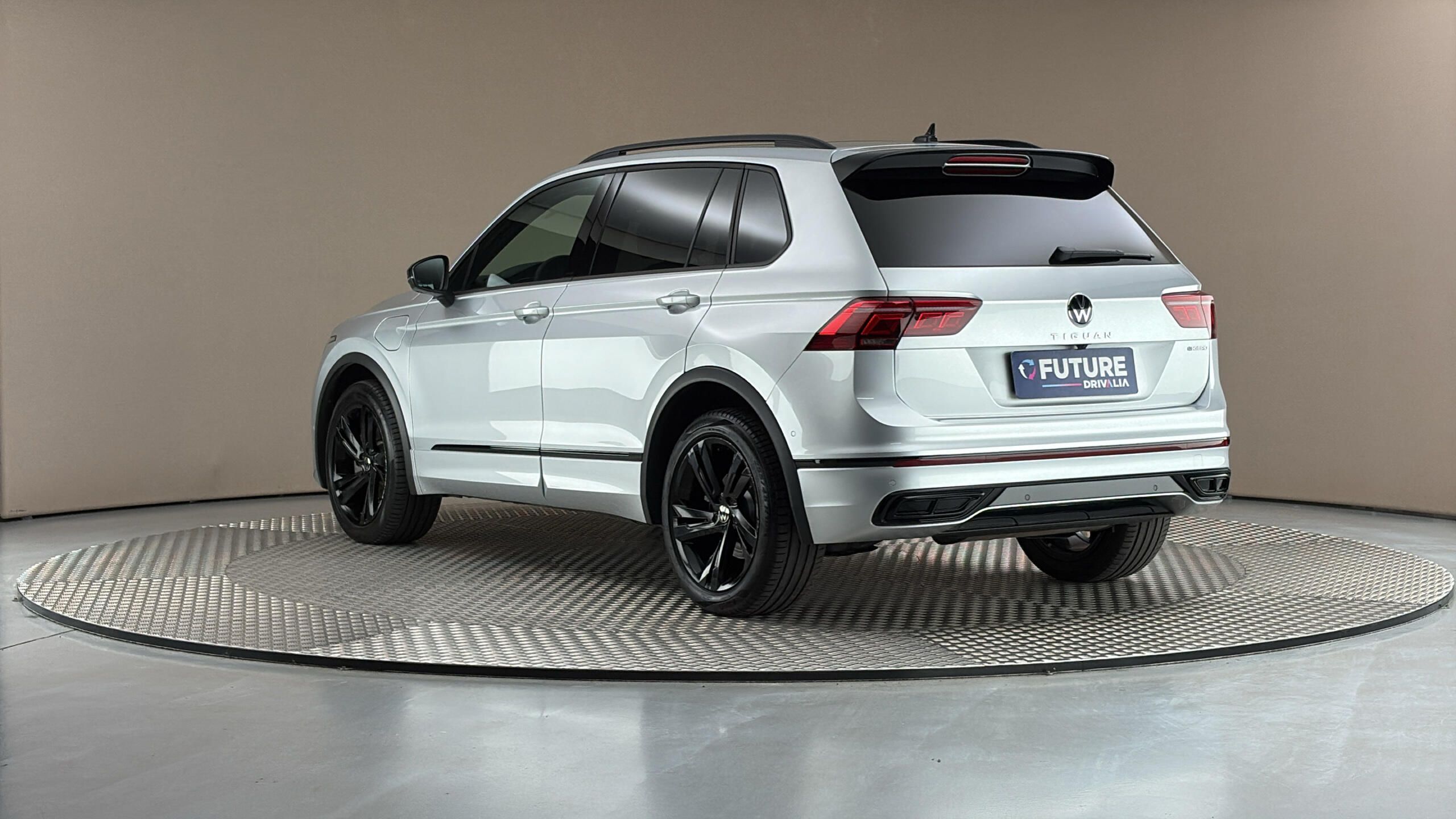 Volkswagen Tiguan, 1.4 TSI PHEV DSG R-Line - fotka 2