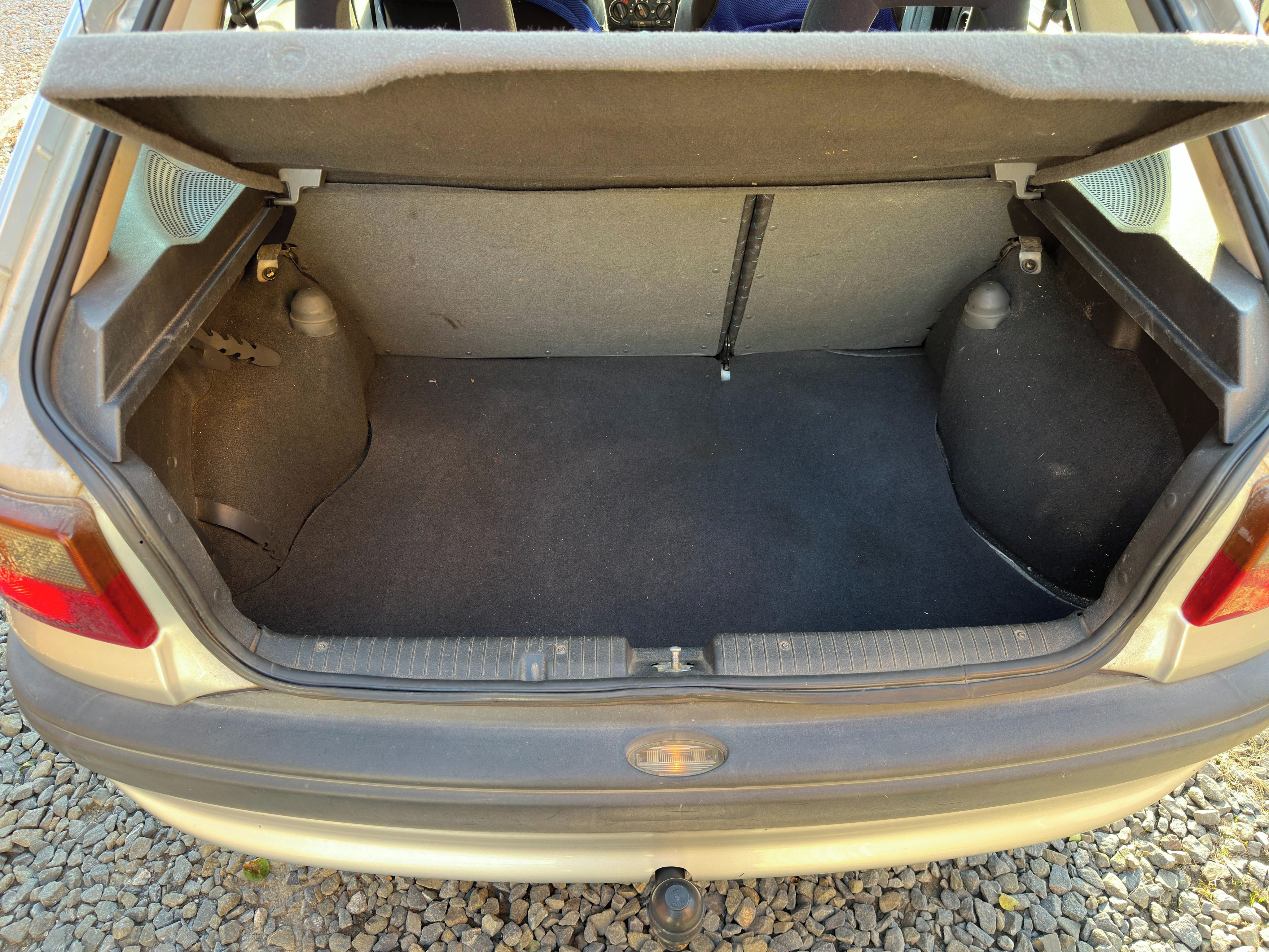 Opel Astra, Na servis nebo díly - fotka 5