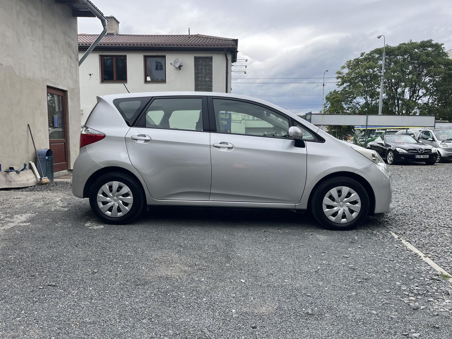 Toyota Verso, 1,3 VVTi 73 Kw - fotka 4