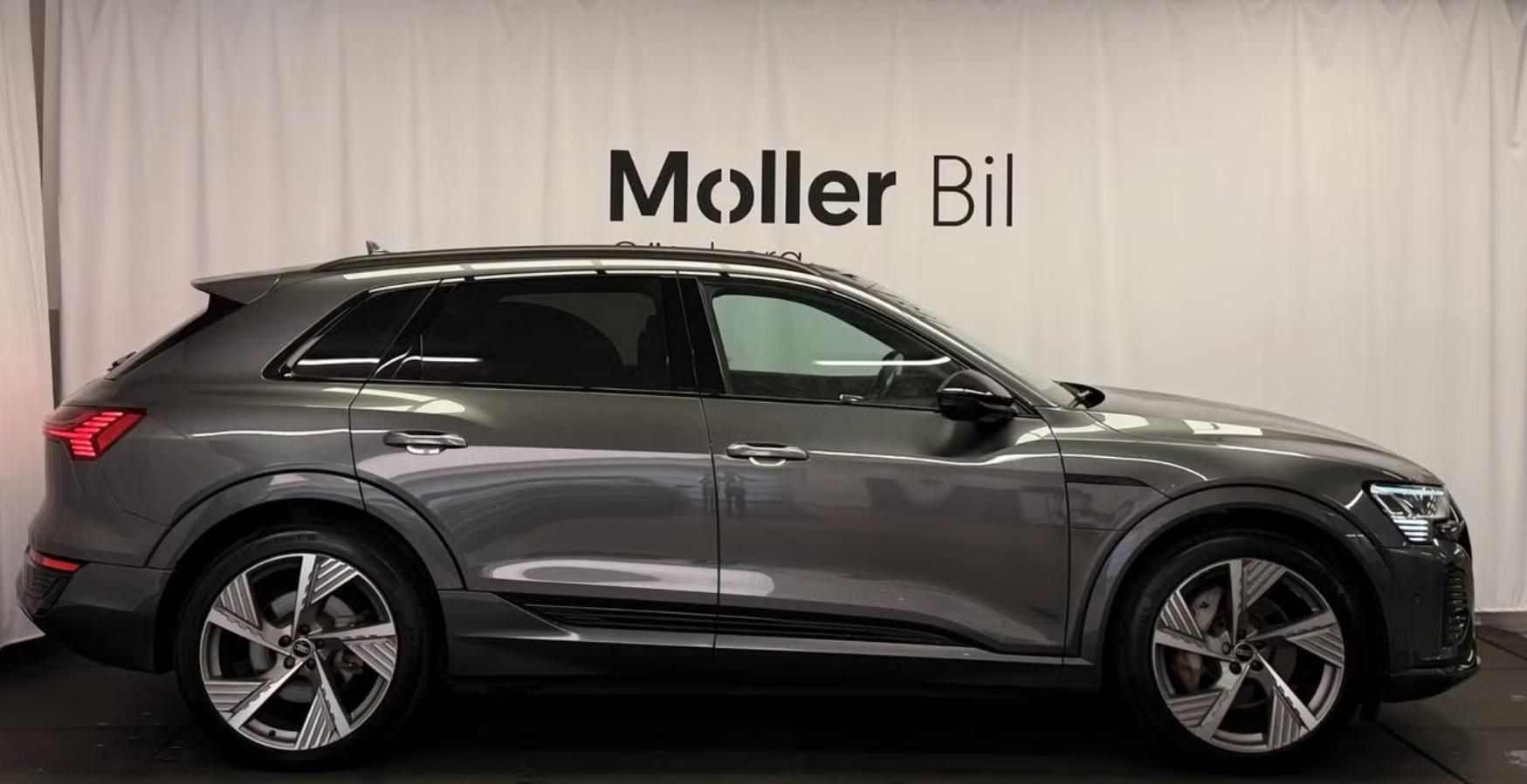 Audi Q8 e-tron, 55 Q 360kam Kůže 4 zóny Pano - fotka 2