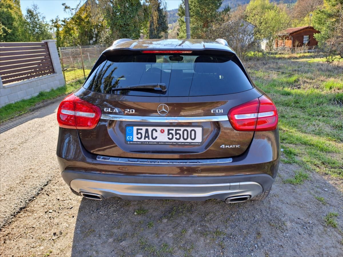 Mercedes-Benz GLA, 2,1   220 CDI 4MATIC - fotka 4