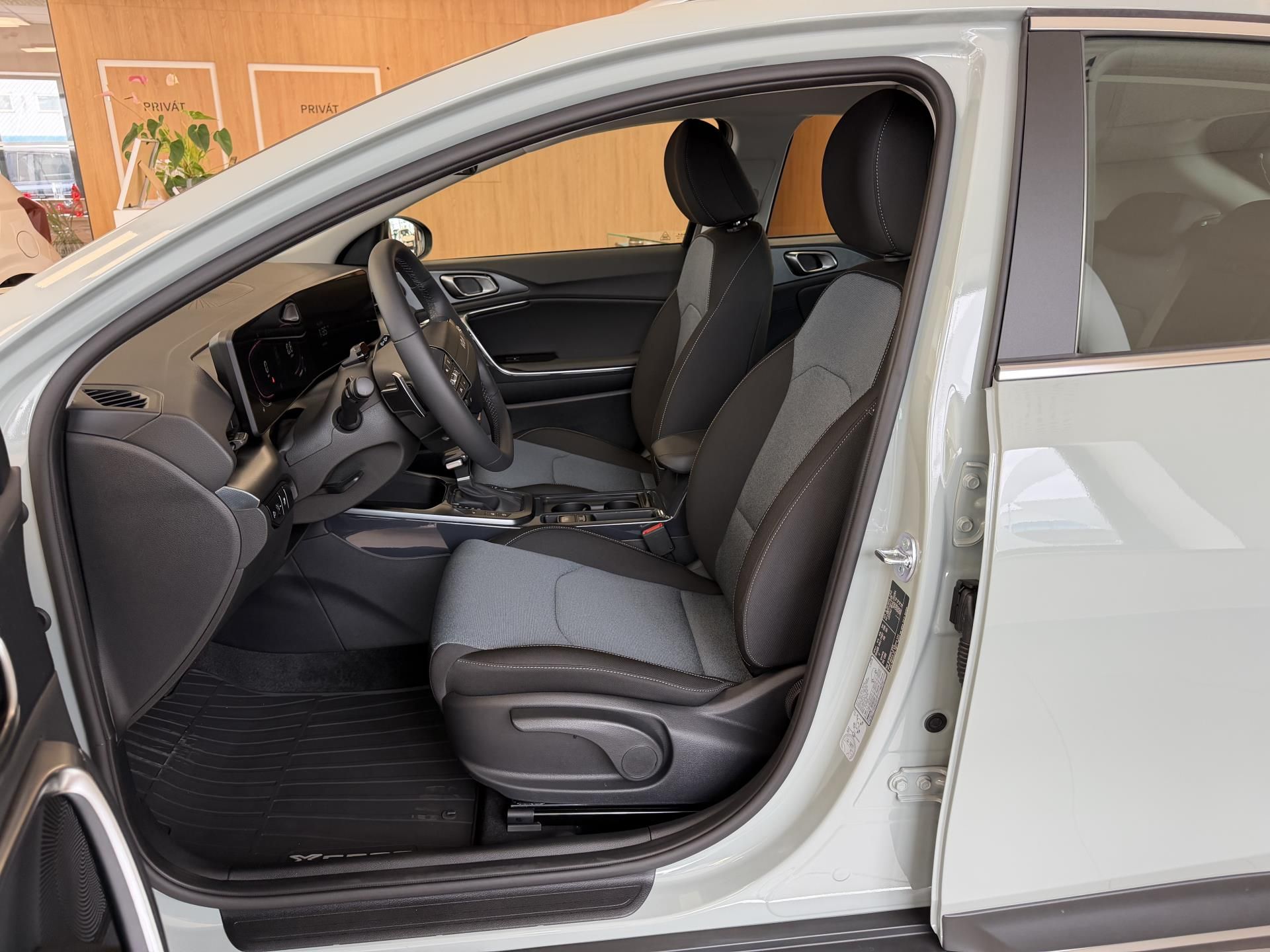 Kia XCee´d, 1,6 T-GDi 7DCT SPIN 110 KW 27 - fotka 4