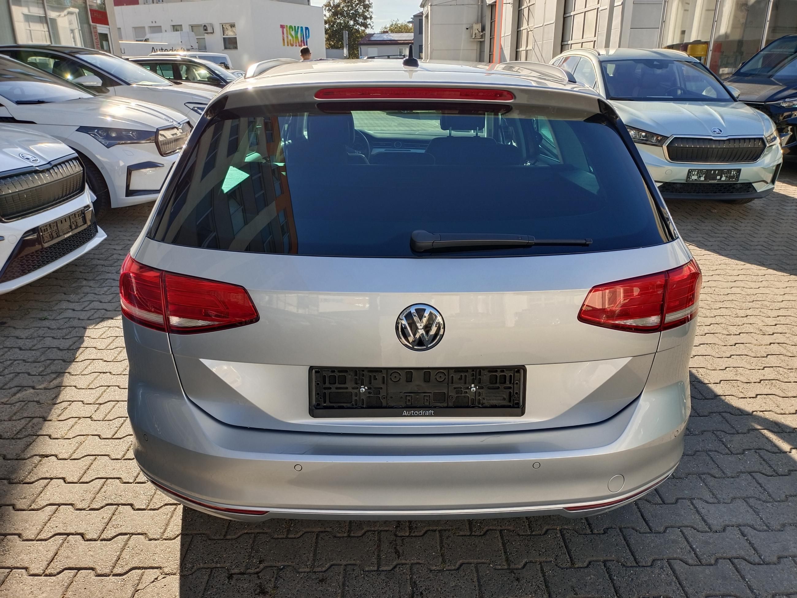 Volkswagen Passat Variant, 2.0 TDI 110kW DSG ACC LED NAVI - fotka 5