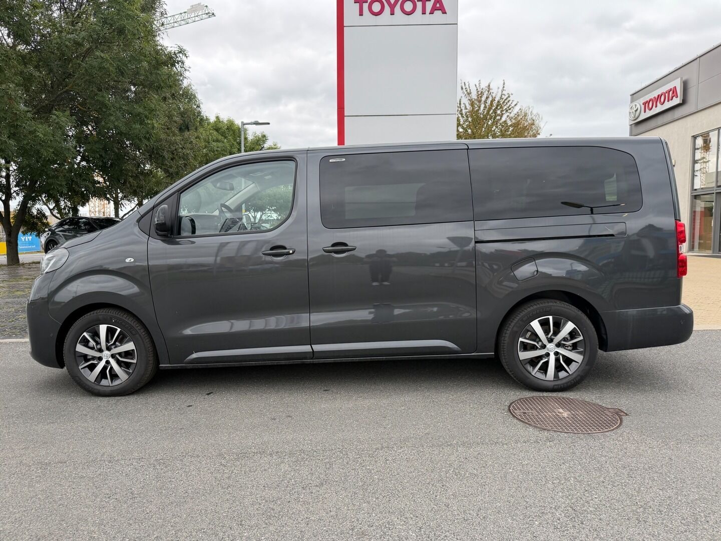 Toyota Proace Verso, L2 2.2D 8AT Family Executive - fotka 3