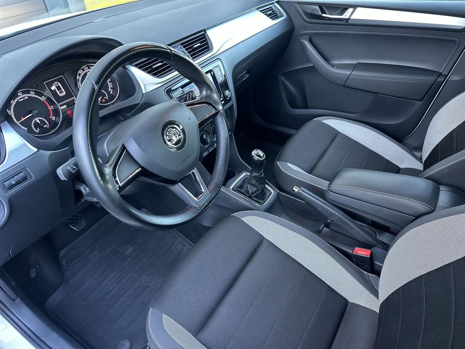 Škoda Rapid, 1.0 TSI Ambition + - fotka 6