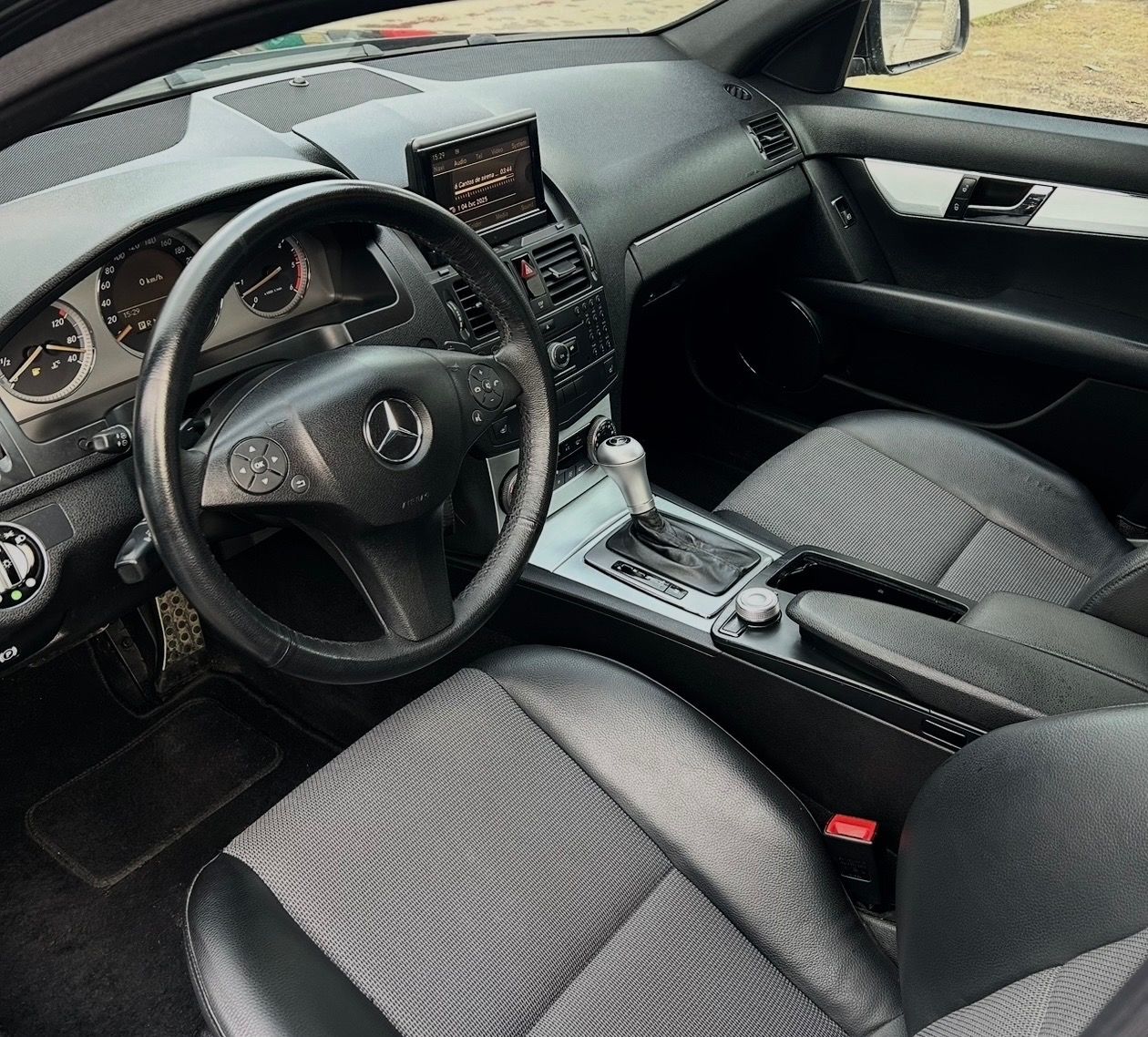 Mercedes-Benz Třídy C, 320cdi, AMG PAKET, TOP STAV ! - fotka 6
