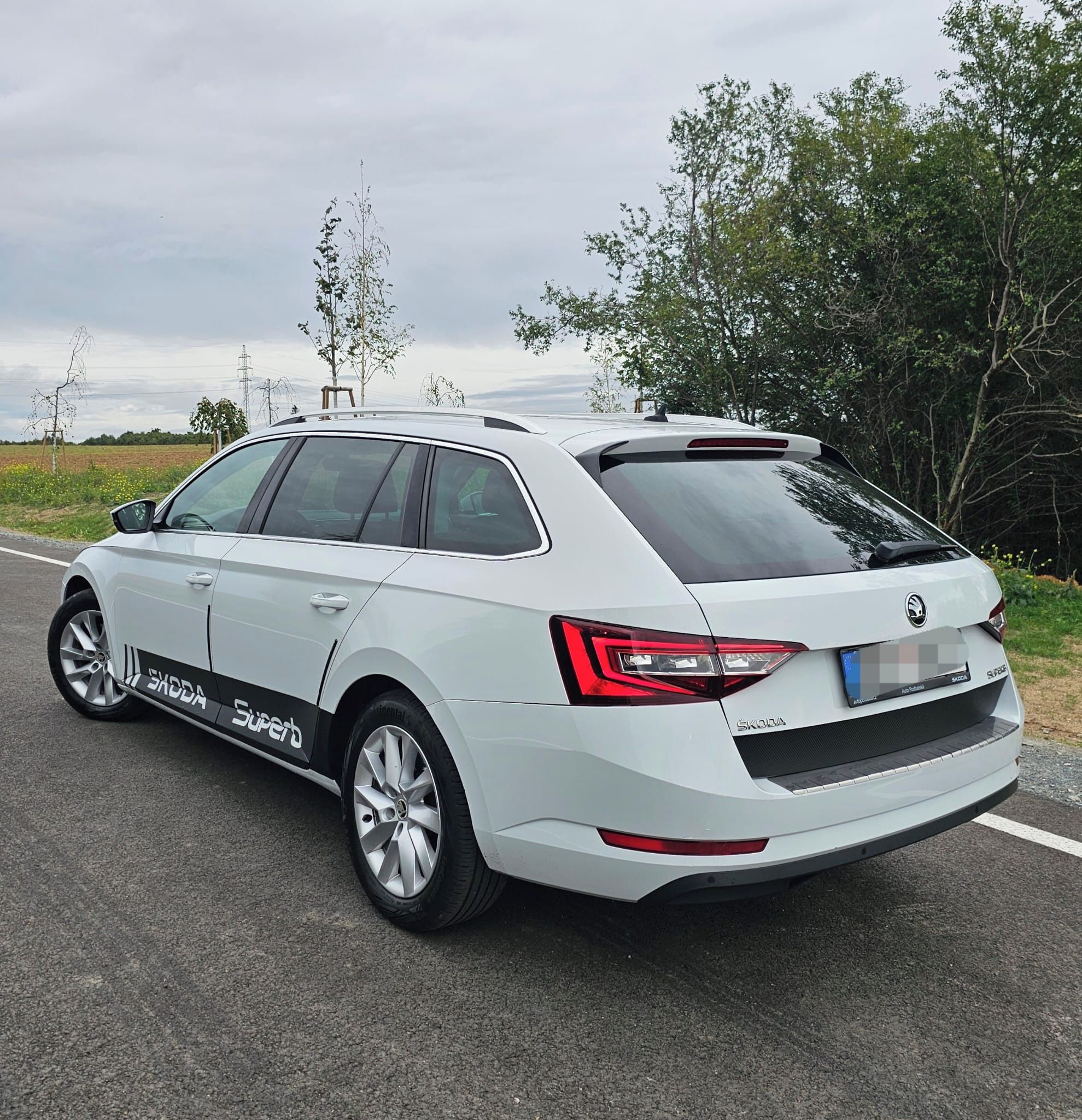 Škoda Superb, 2.0 TDI - fotka 2