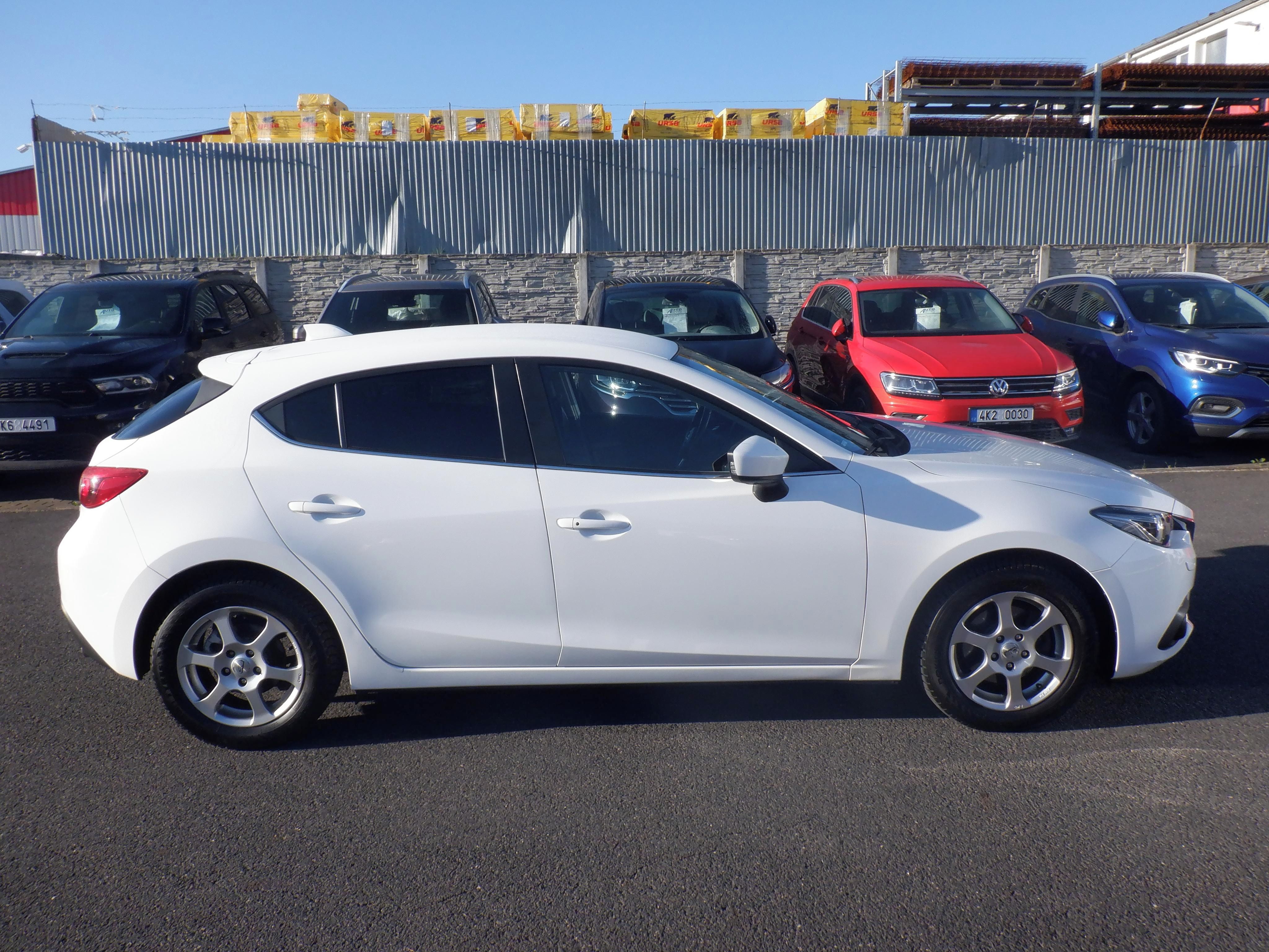Mazda 3, 2.2 D Skyactiv Generation - fotka 4