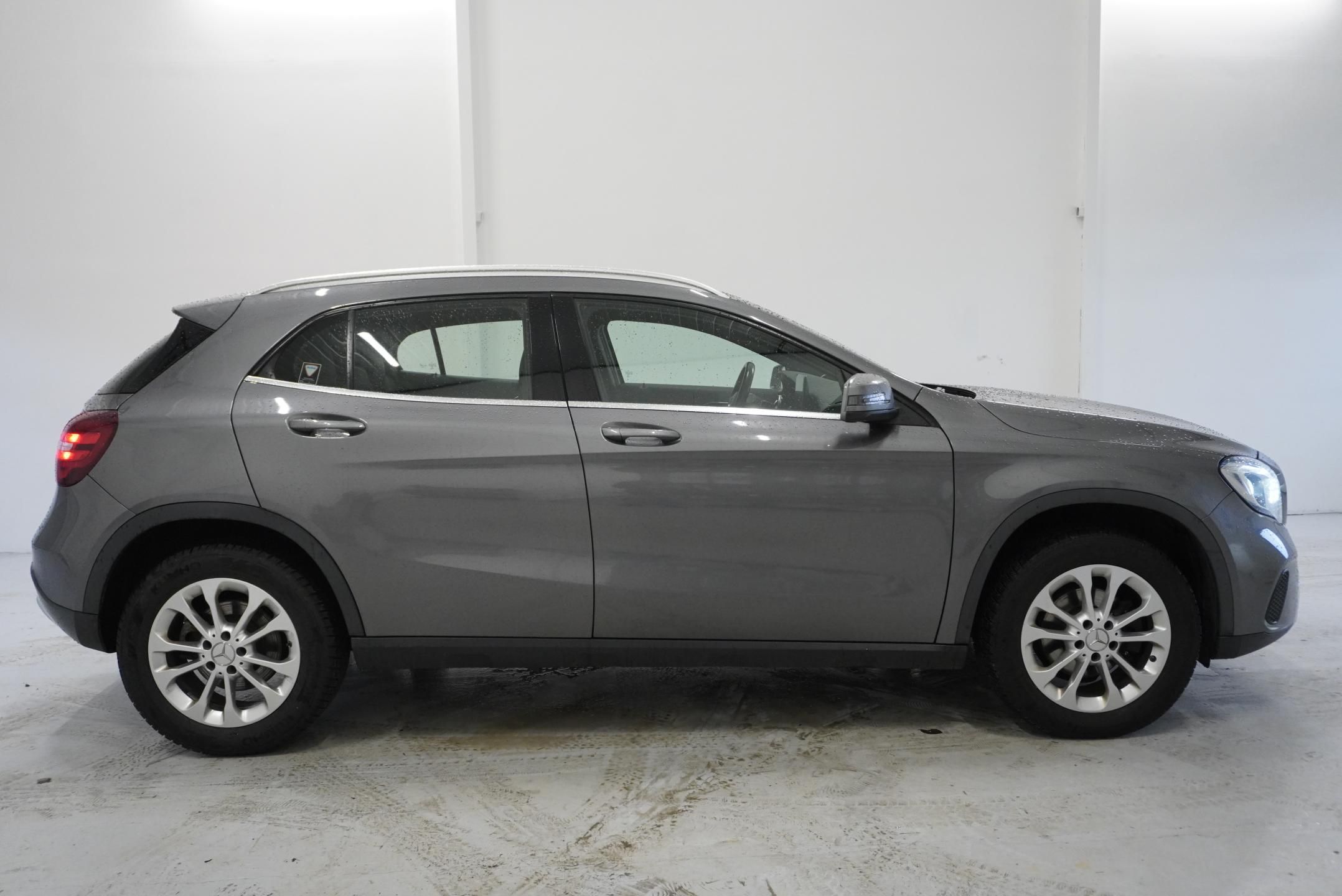 Mercedes-Benz GLA, GLA220D 4MATIC AMG-LINE AUT. - fotka 4