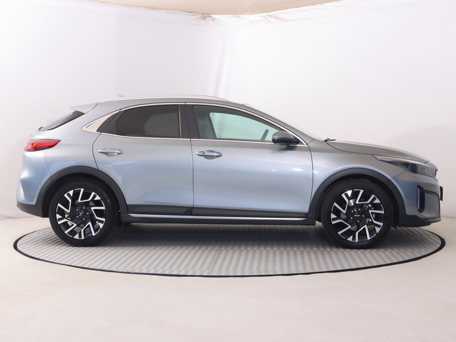 Kia XCee´d, 1.5 T-GDI, Gold, Automat - fotka 6